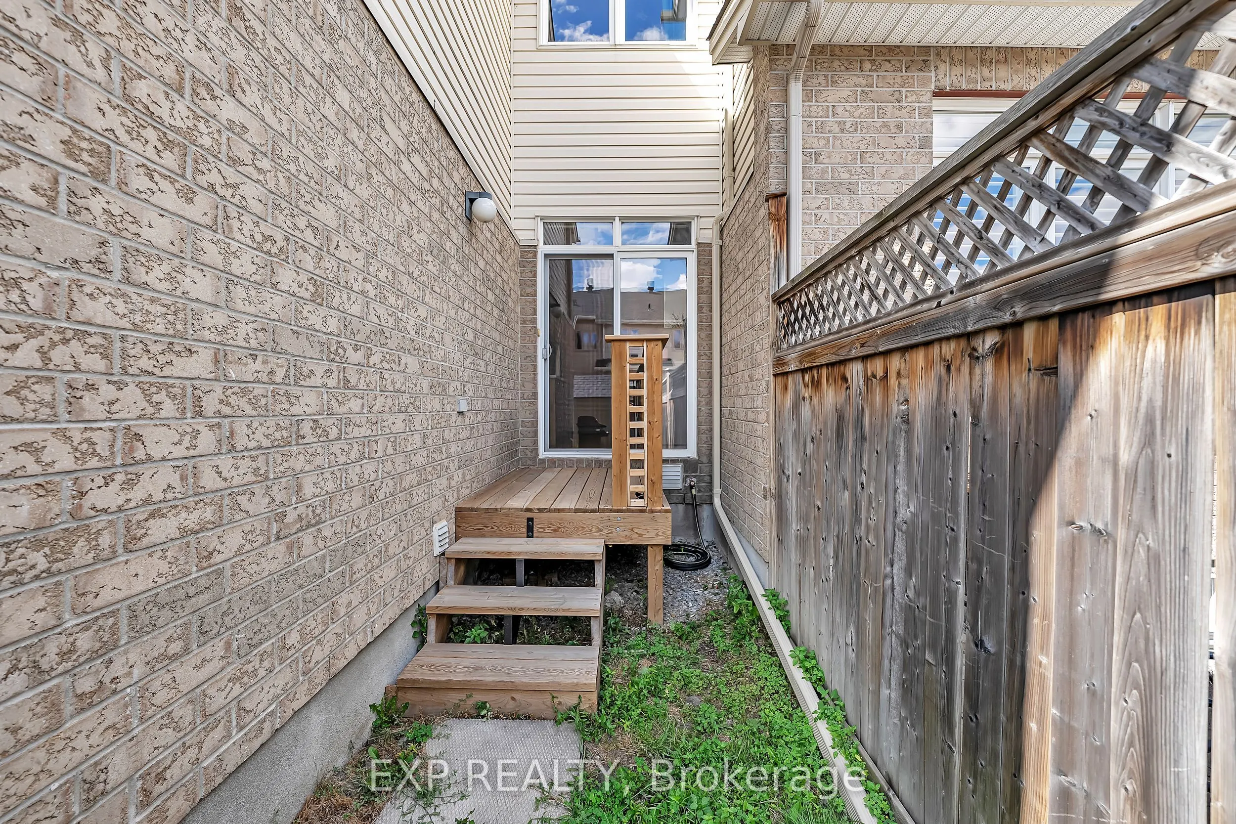 694 Bowercrest Crescent
