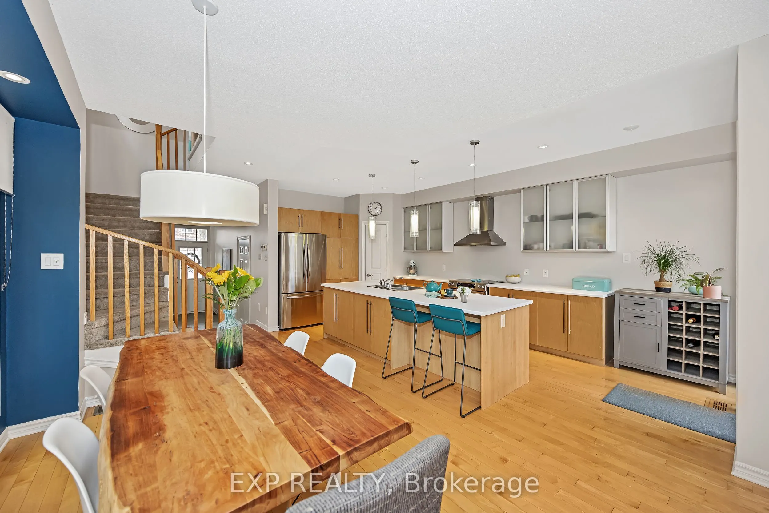 694 Bowercrest Crescent