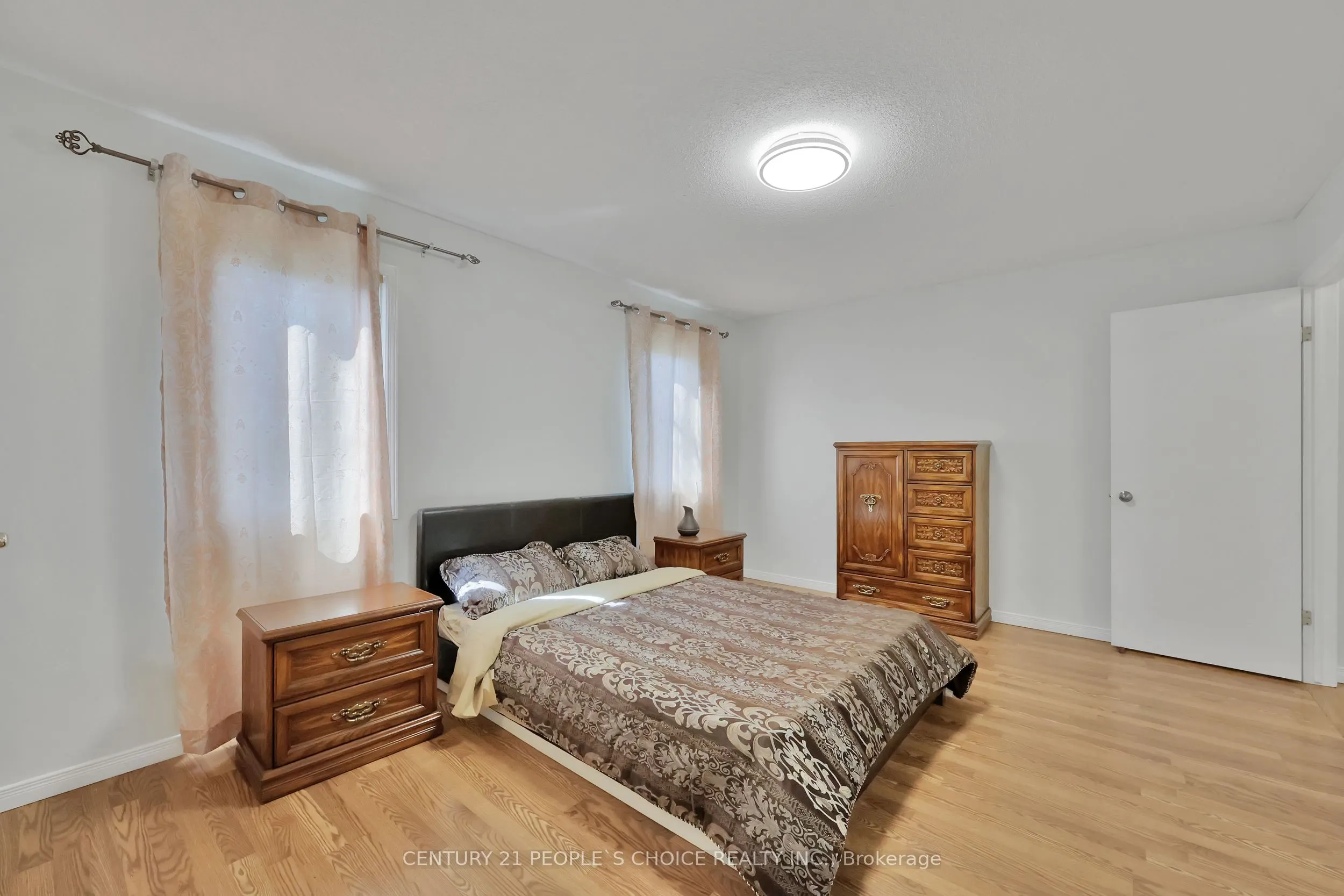 34 PHAIR Crescent