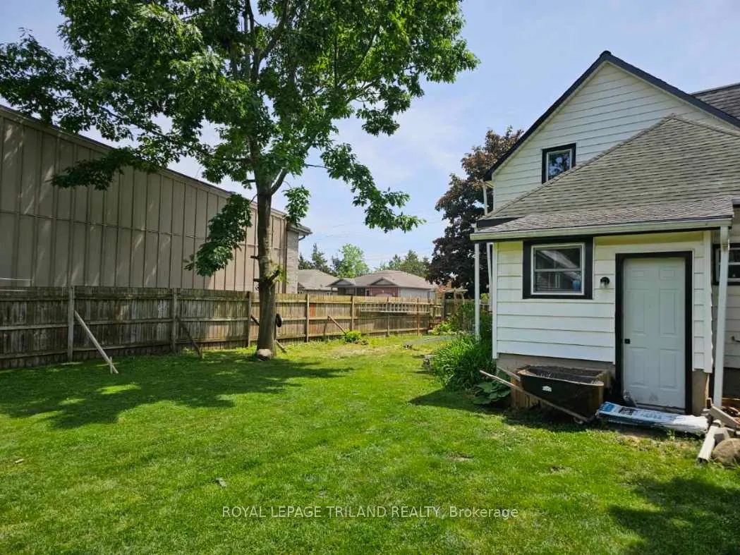 245 SYDENHAM Street E