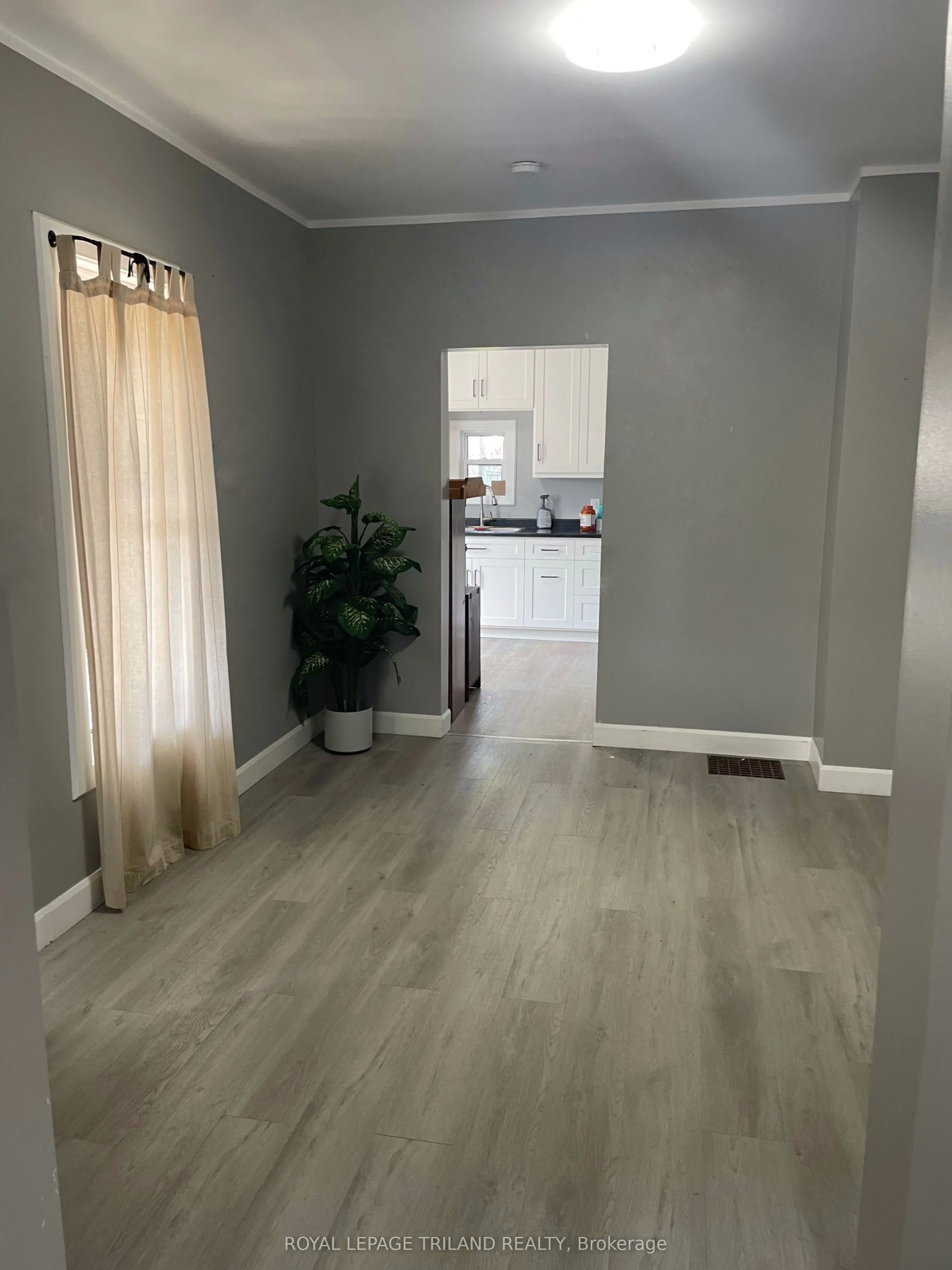 245 SYDENHAM Street E
