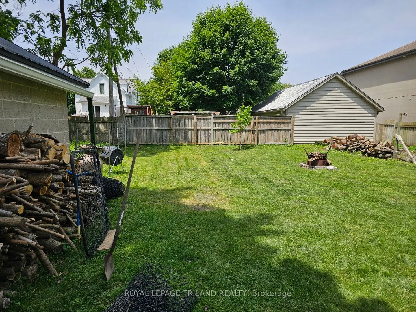 245 SYDENHAM Street E