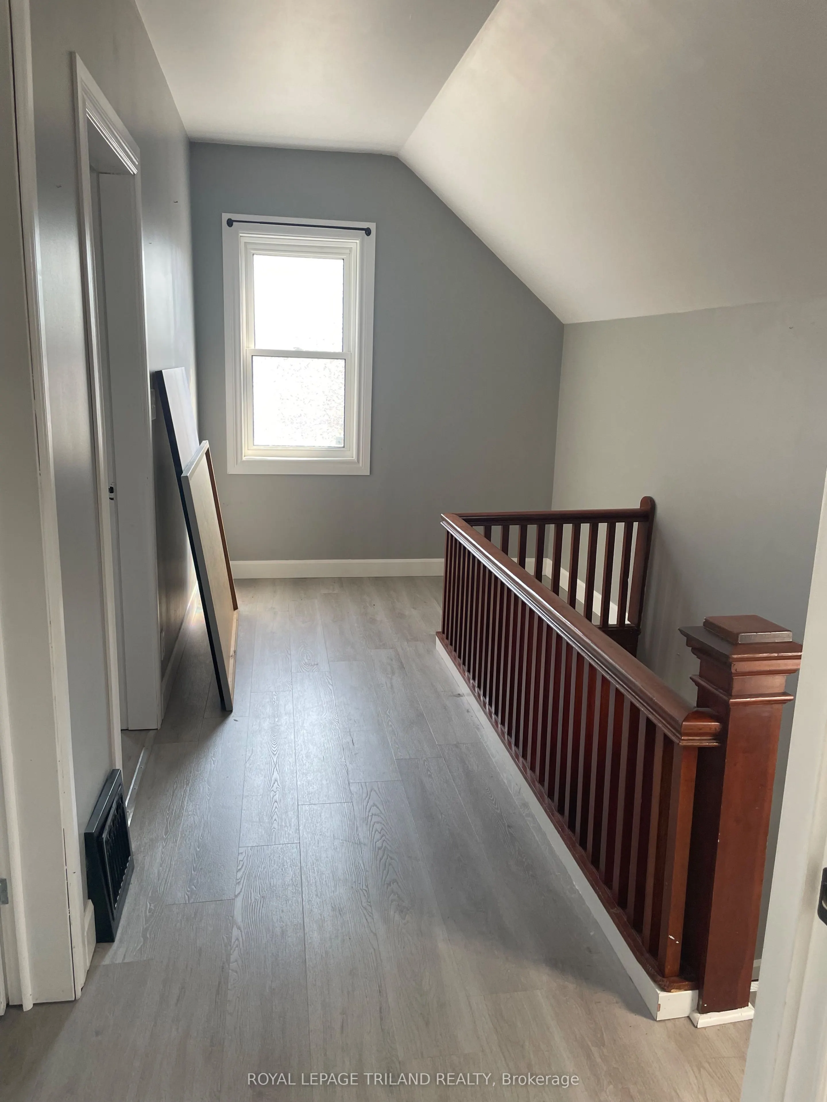 245 SYDENHAM Street E