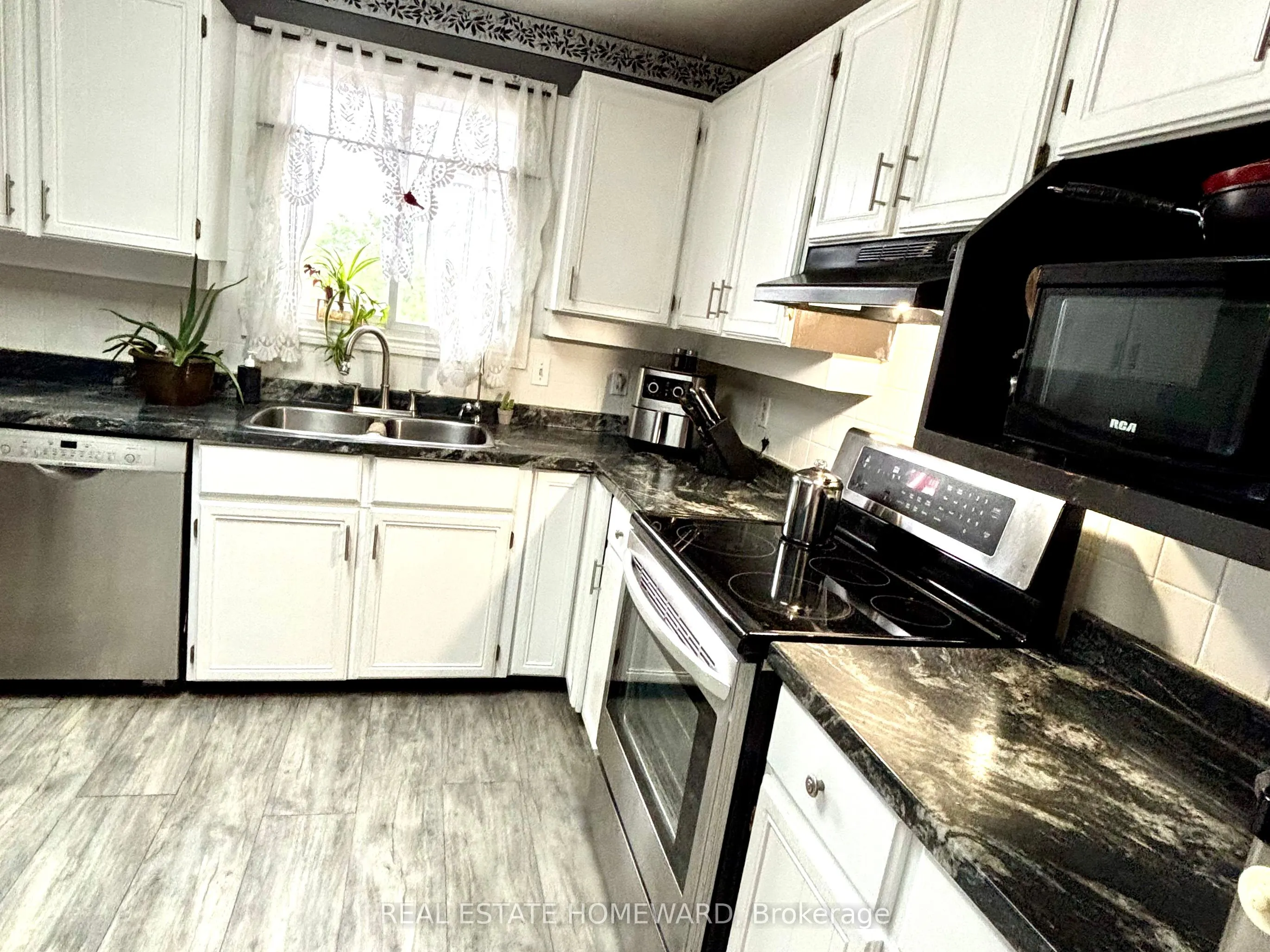 35 Bleeker Avenue