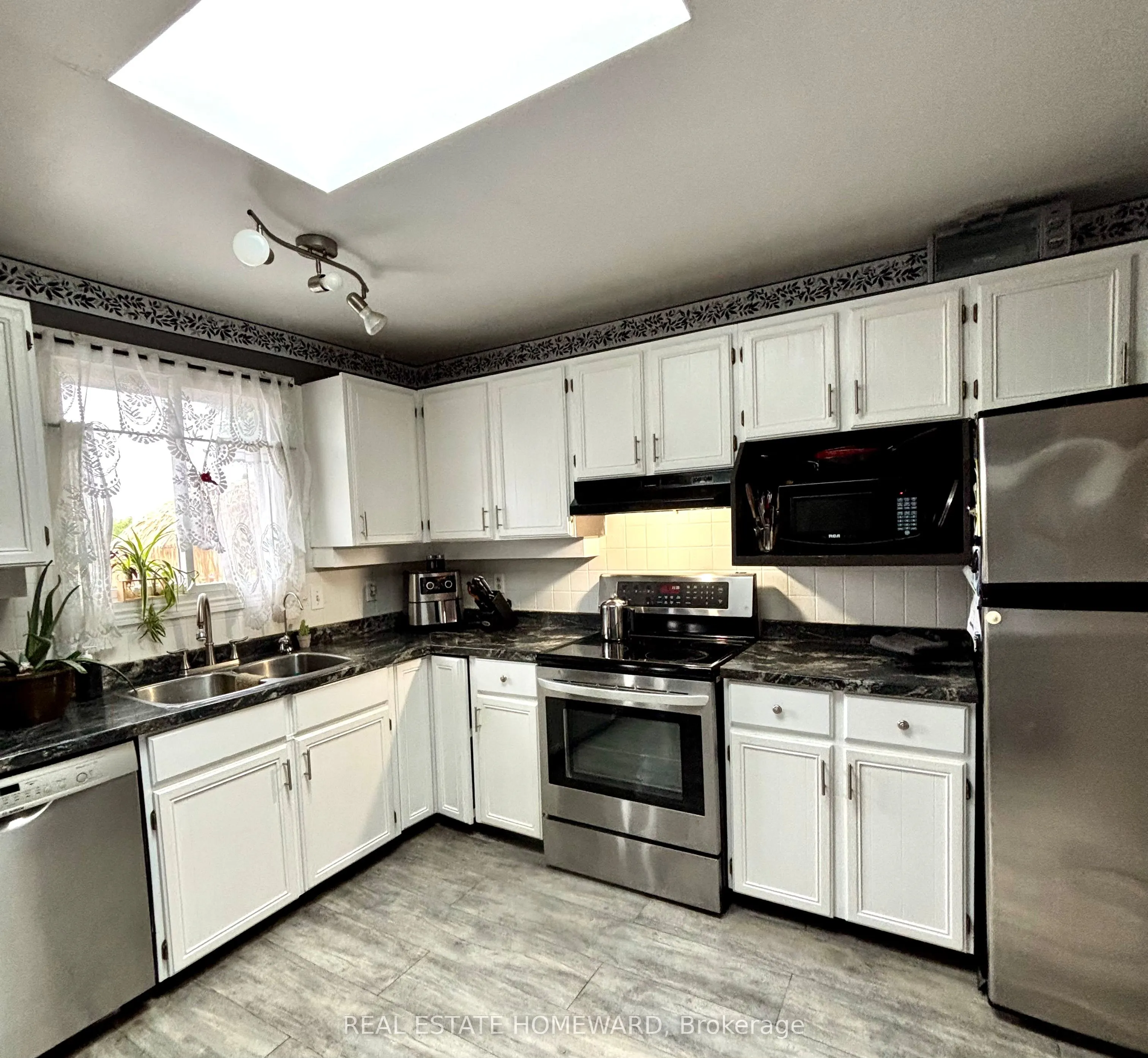 35 Bleeker Avenue