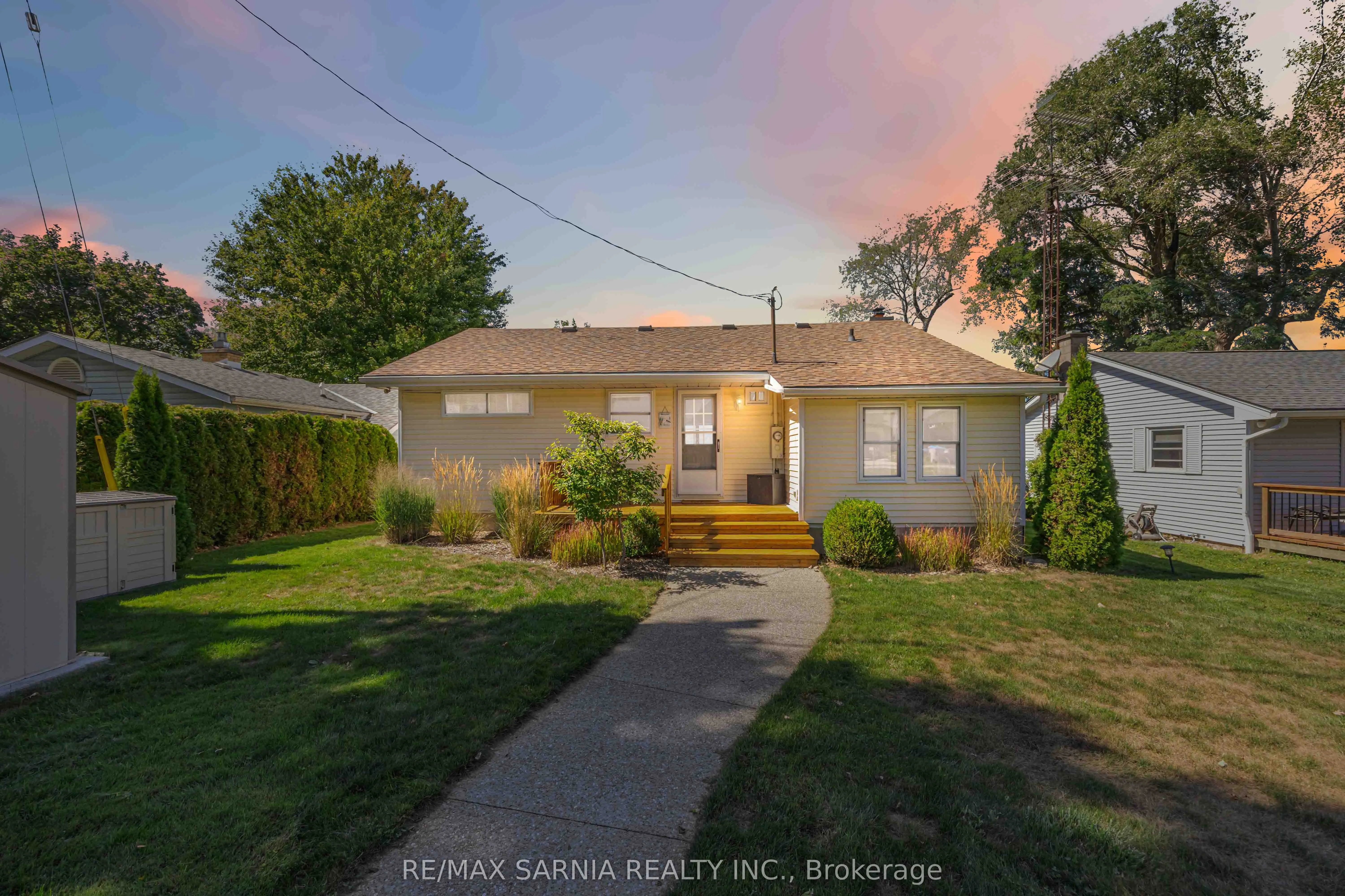 5332 Broadview Avenue