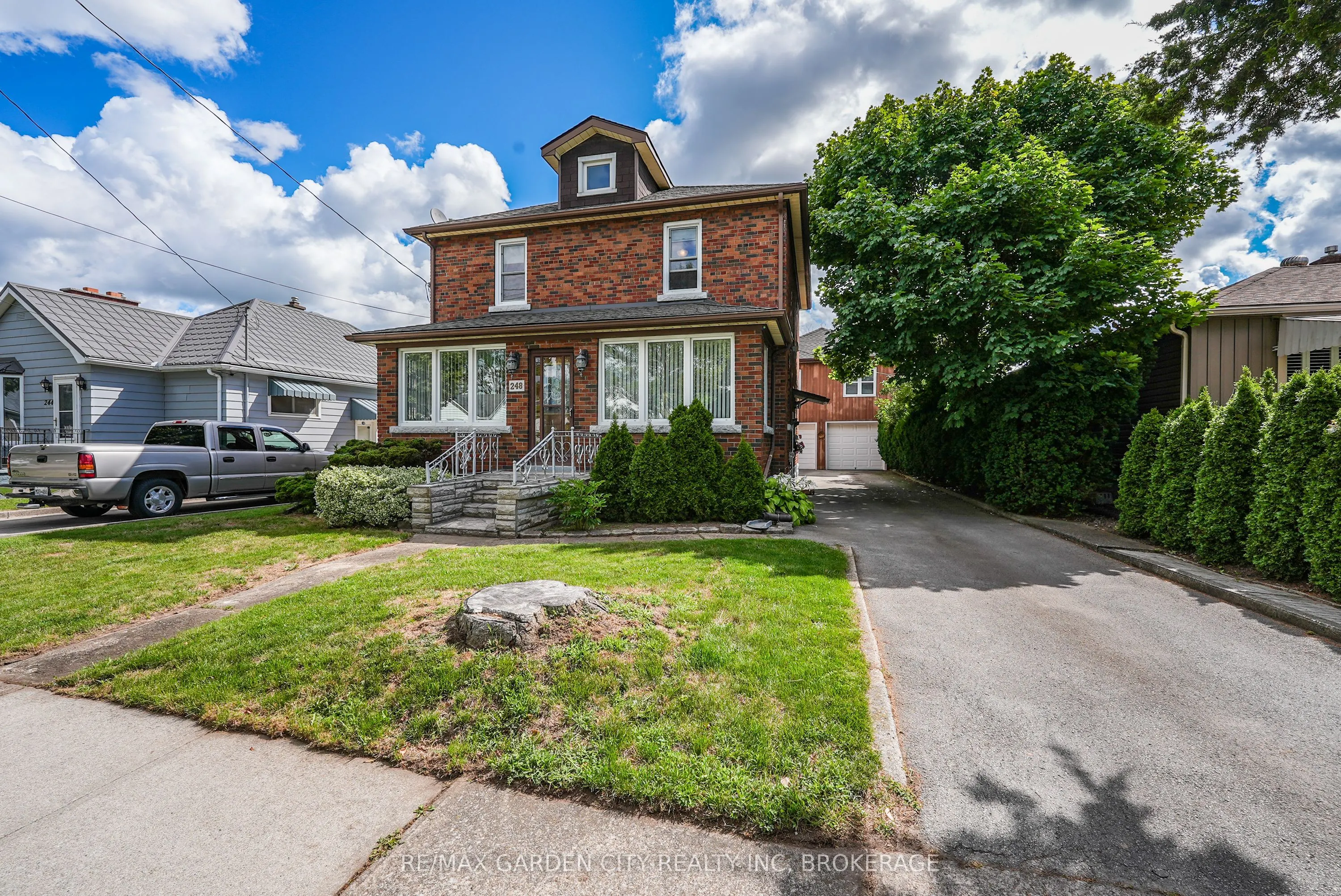 248 Wallace Avenue S