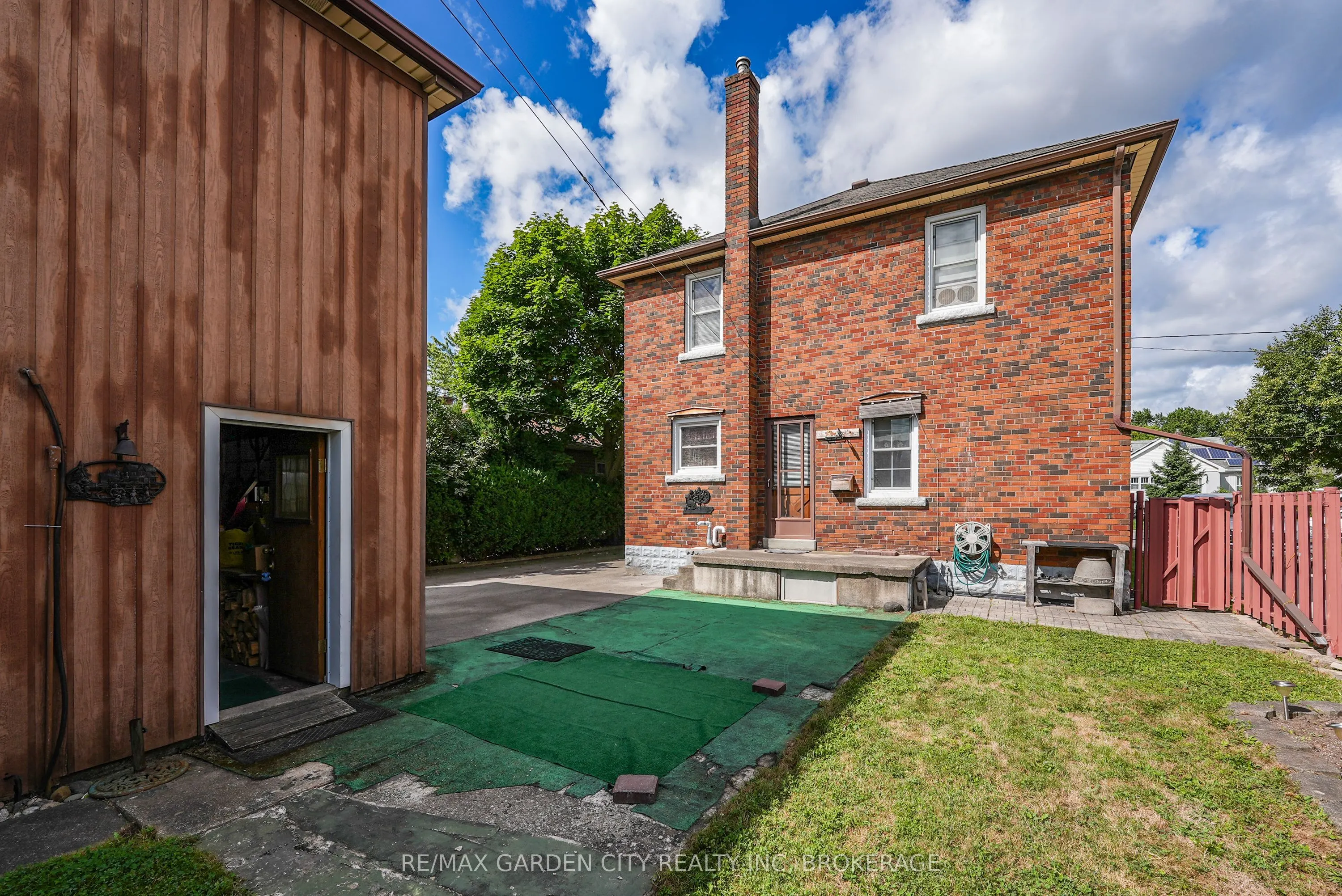 248 Wallace Avenue S