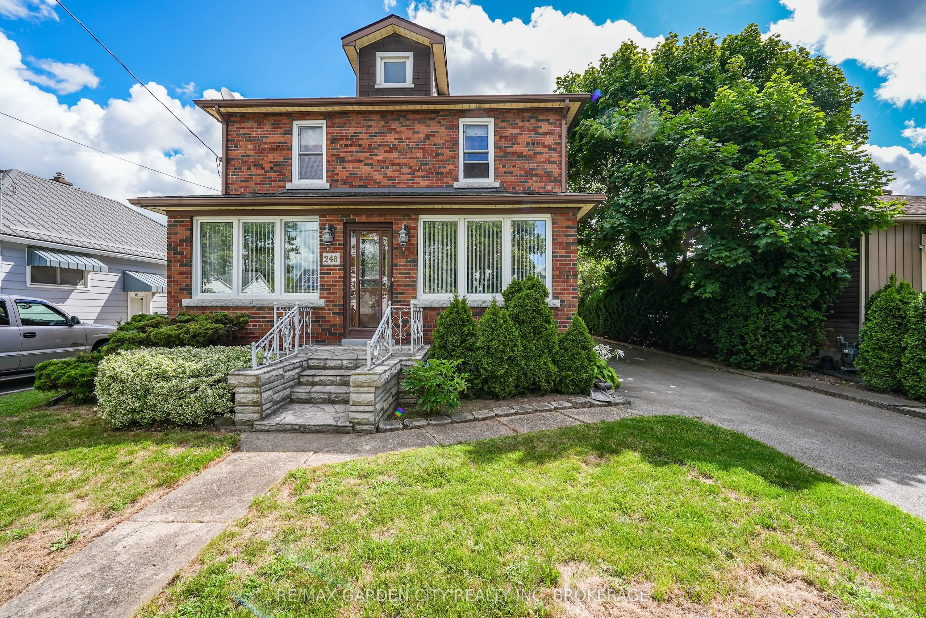 248 Wallace Avenue S
