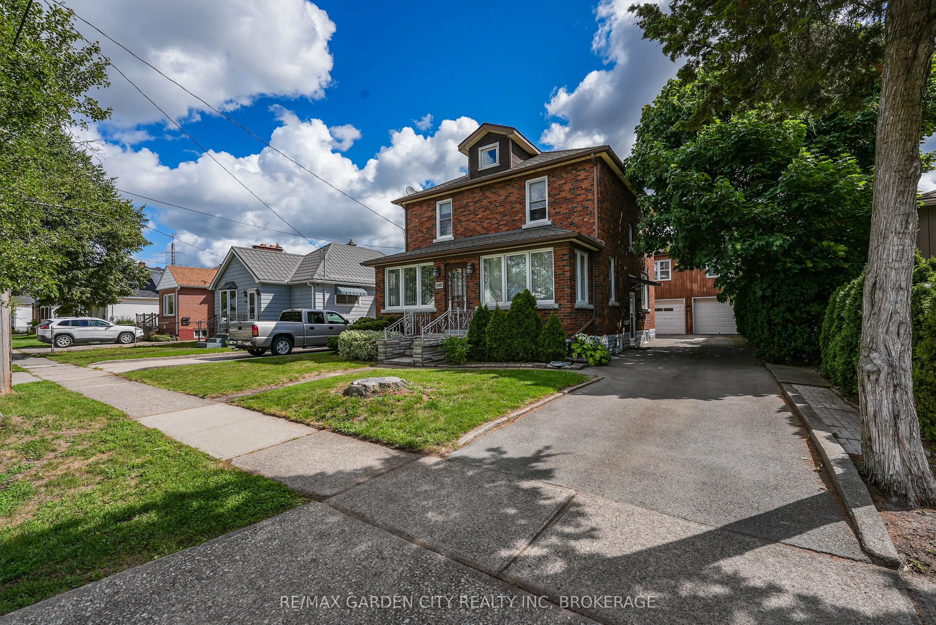 248 Wallace Avenue S