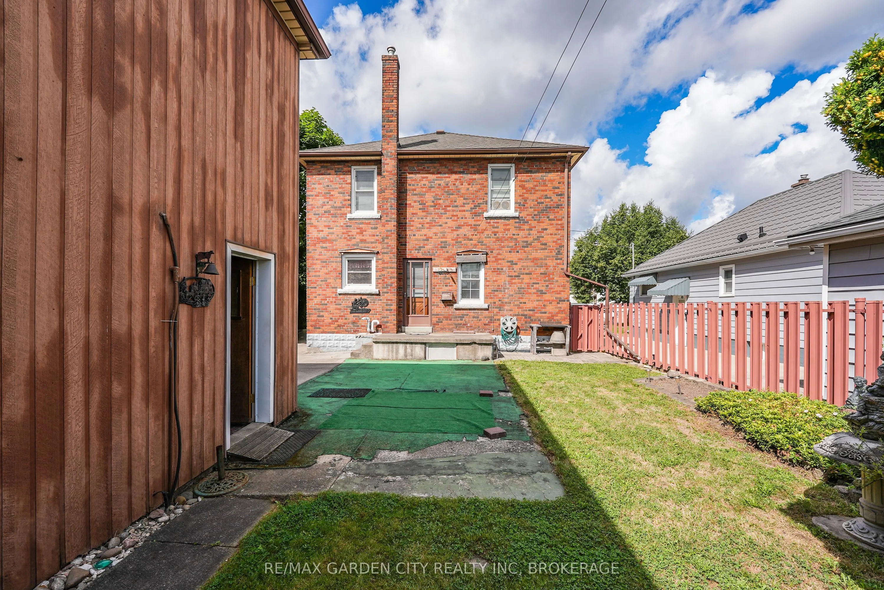 248 Wallace Avenue S