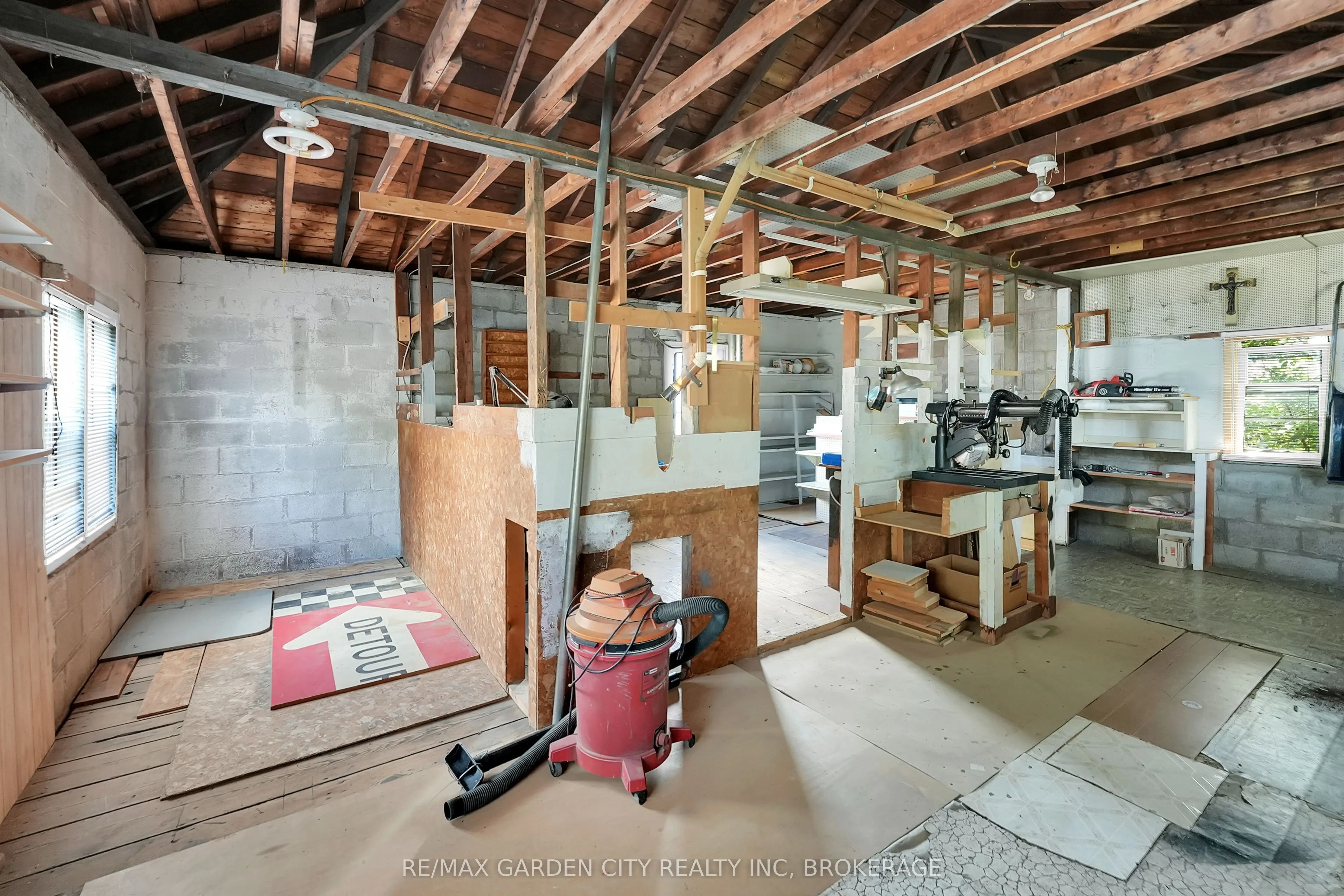 248 Wallace Avenue S