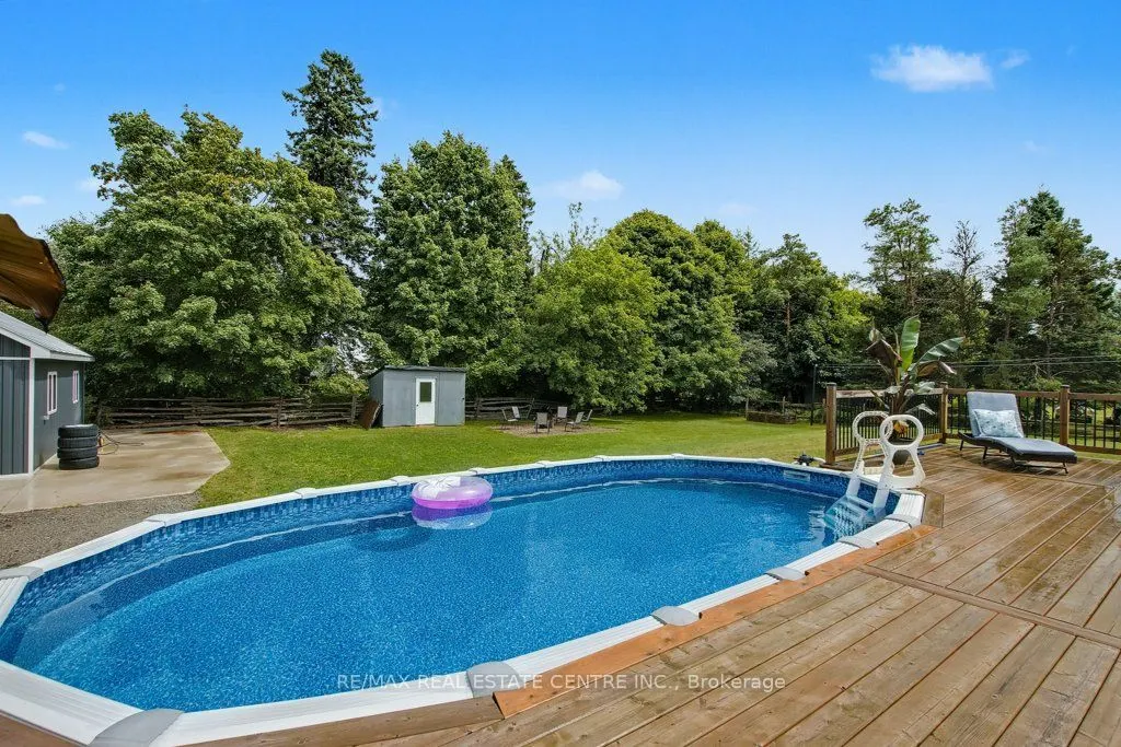 17 Deaken Drive