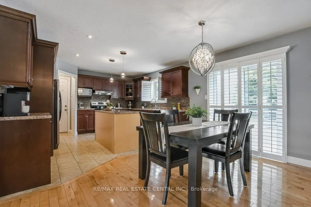 17 Deaken Drive