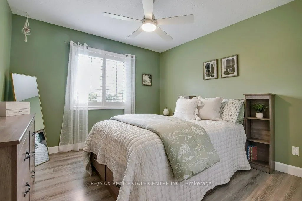 17 Deaken Drive