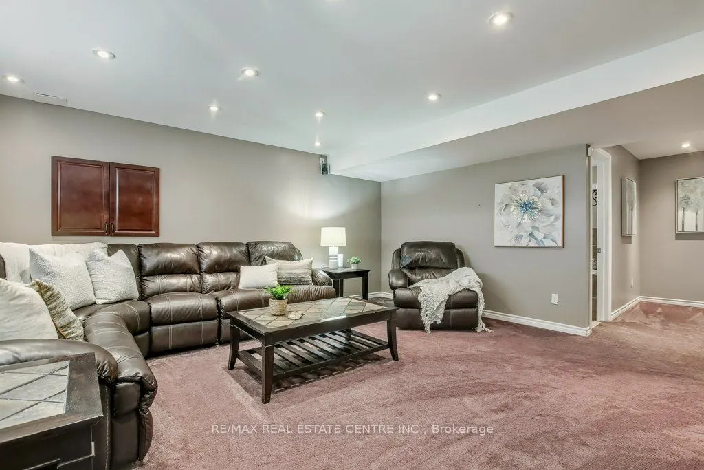 17 Deaken Drive