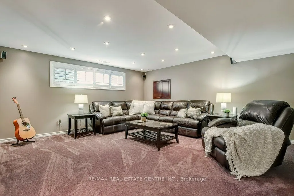 17 Deaken Drive