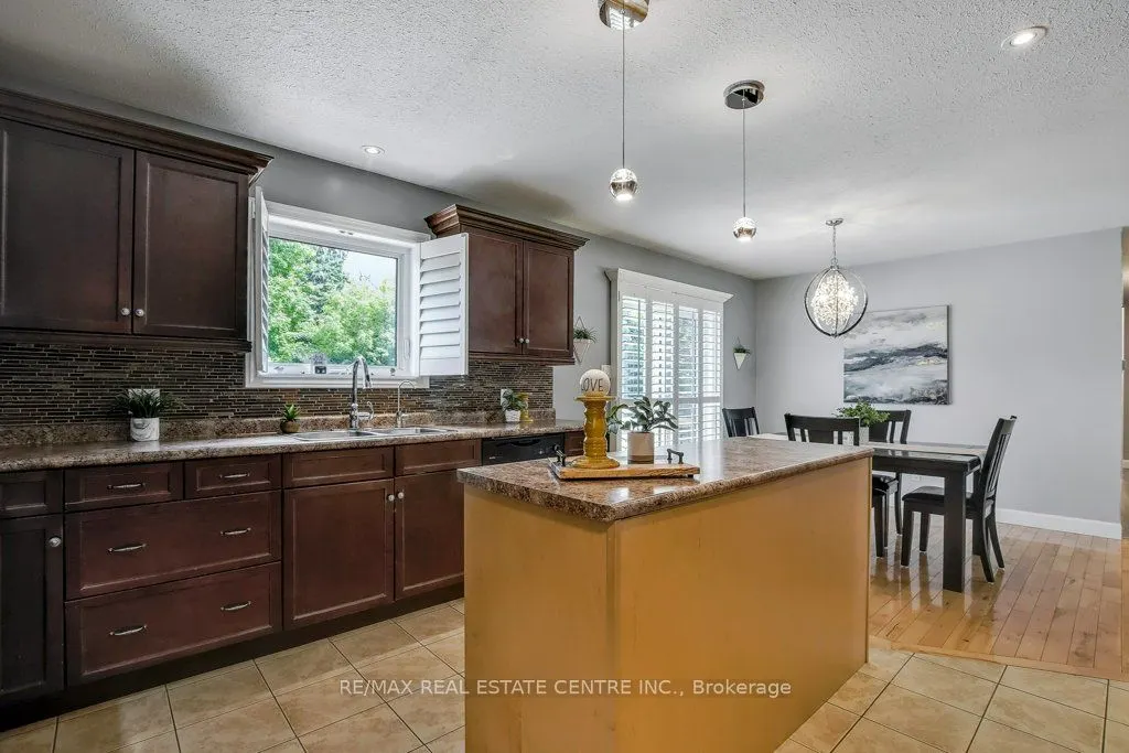 17 Deaken Drive