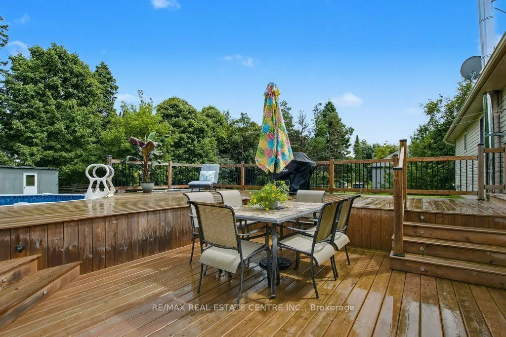 17 Deaken Drive