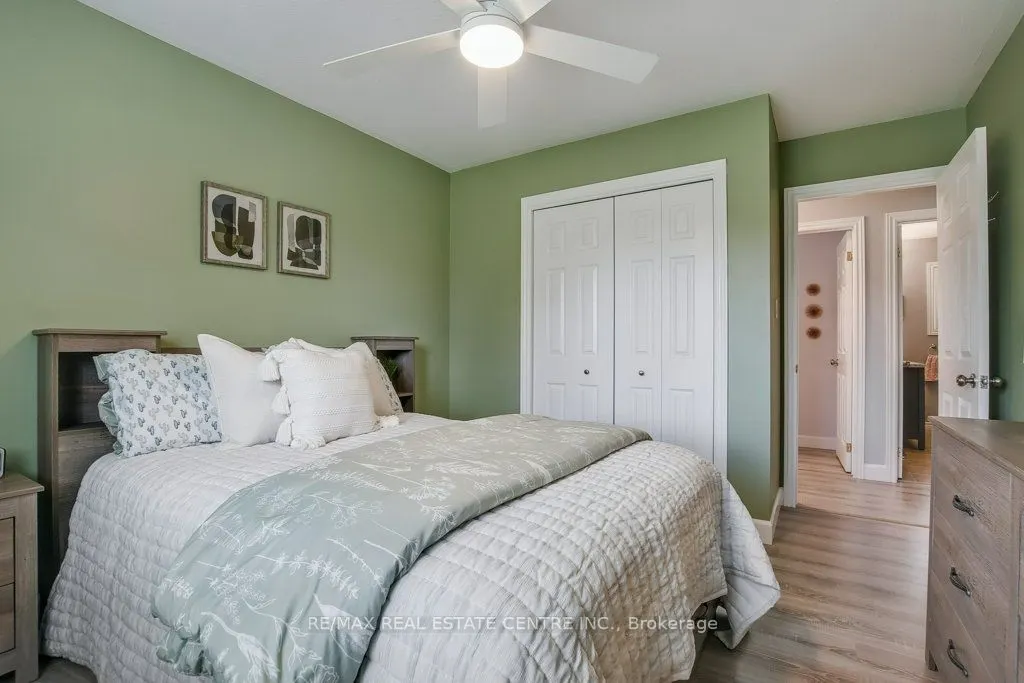 17 Deaken Drive