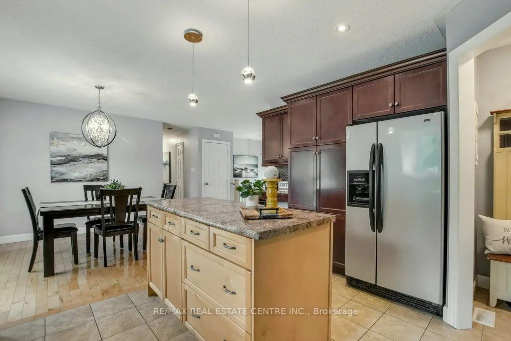 17 Deaken Drive