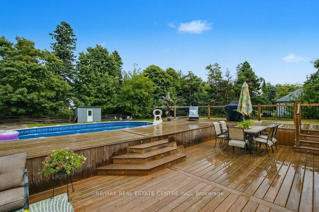 17 Deaken Drive
