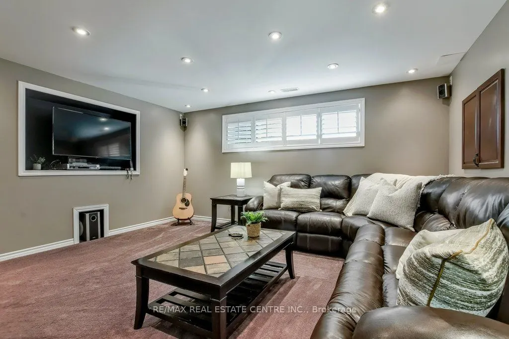 17 Deaken Drive