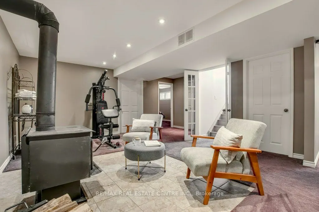 17 Deaken Drive