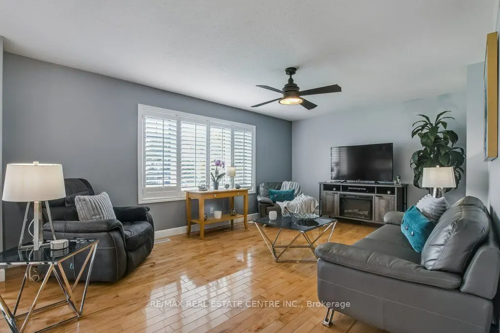 17 Deaken Drive