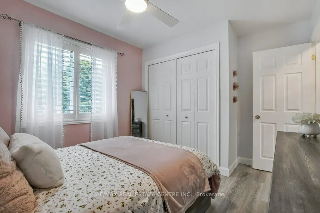 17 Deaken Drive