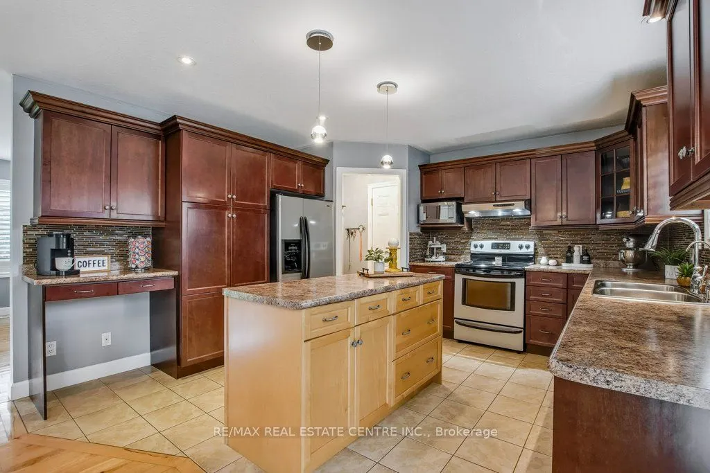 17 Deaken Drive