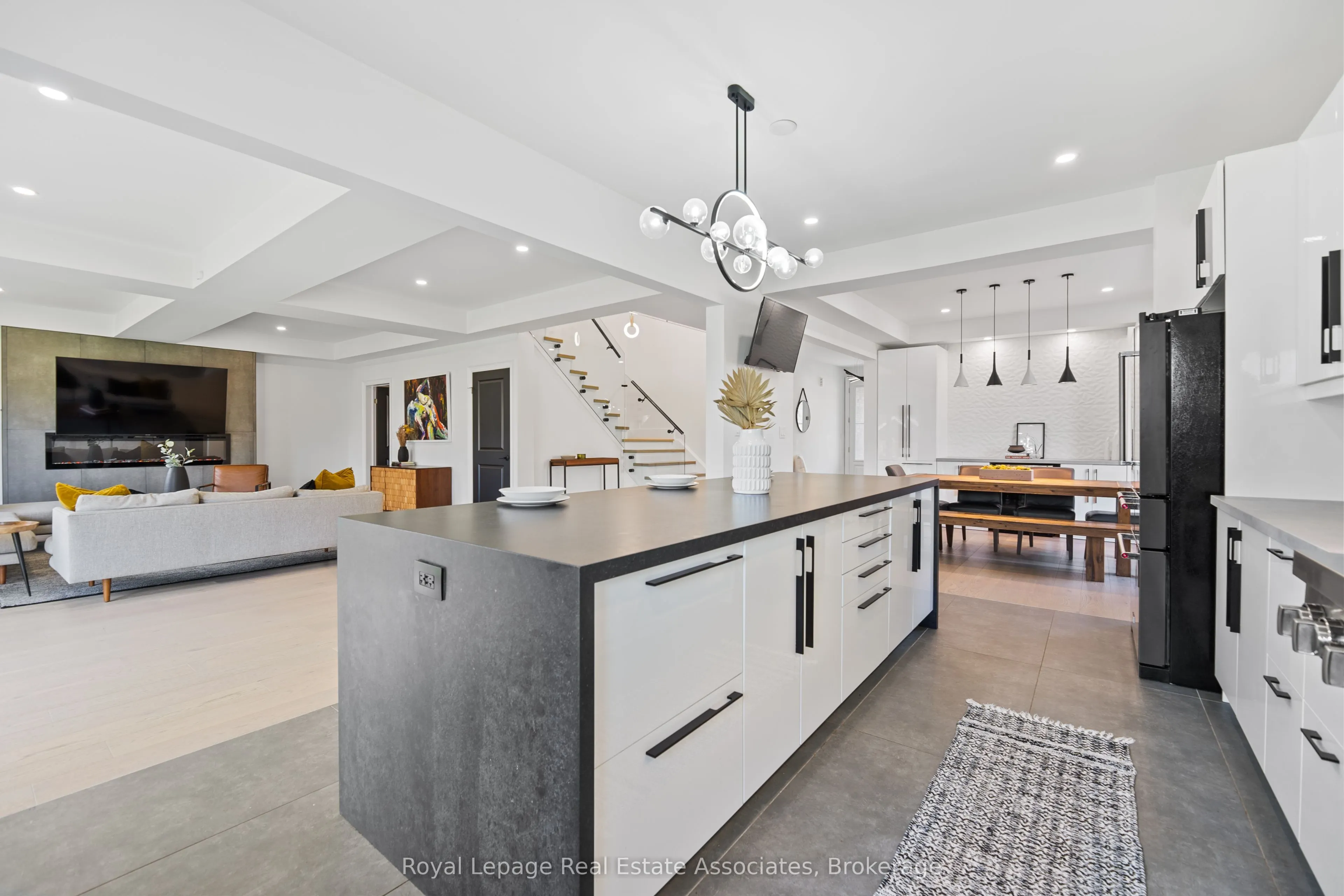 3601 Carolinia Court