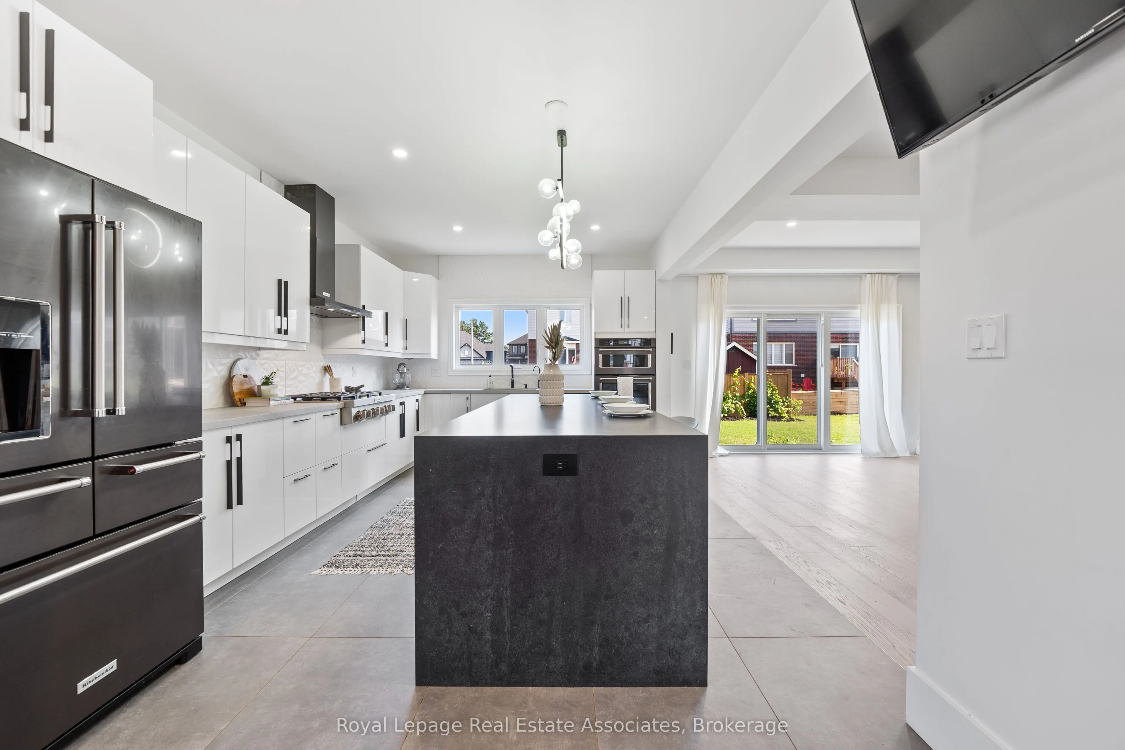 3601 Carolinia Court
