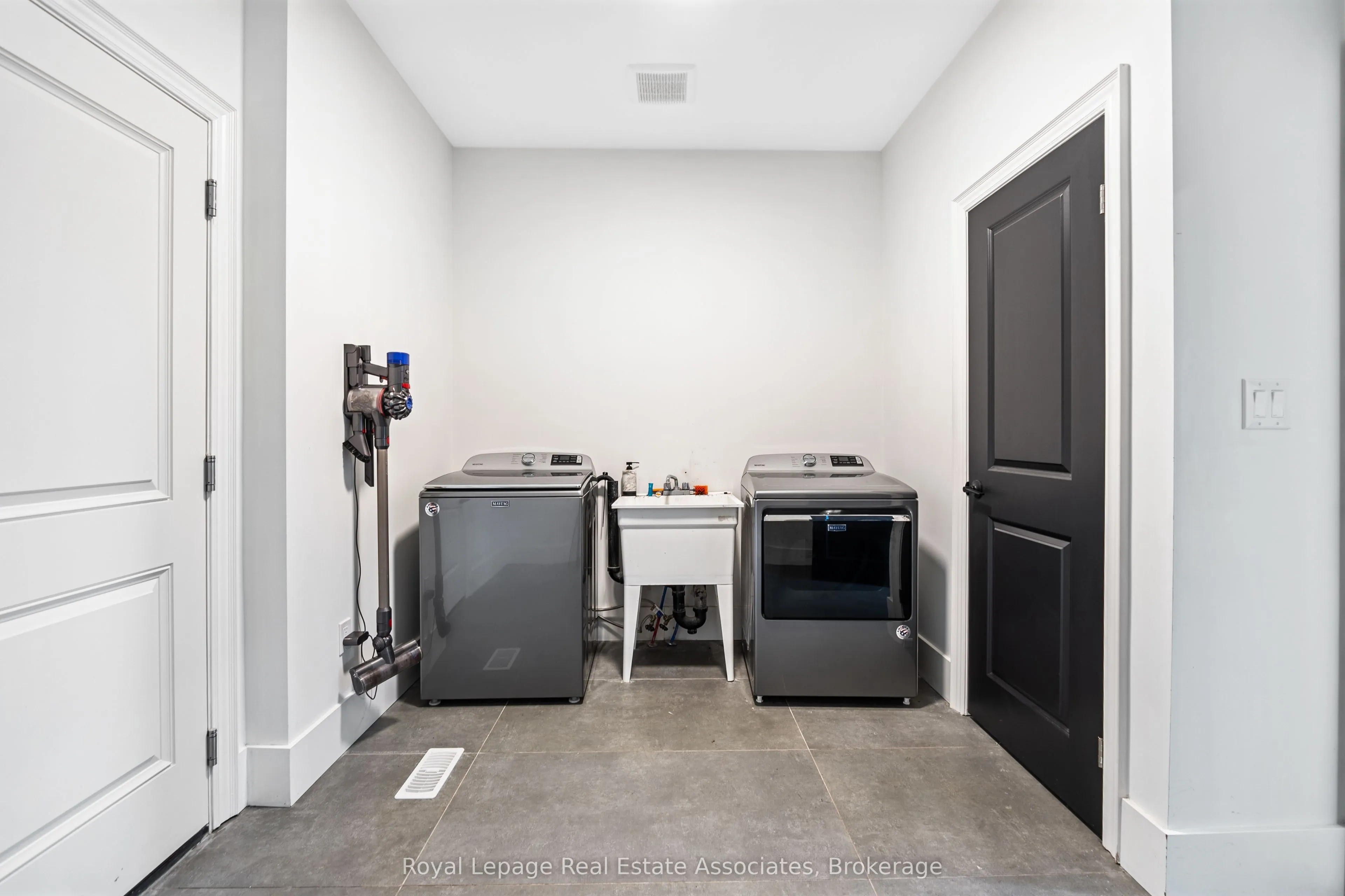 3601 Carolinia Court