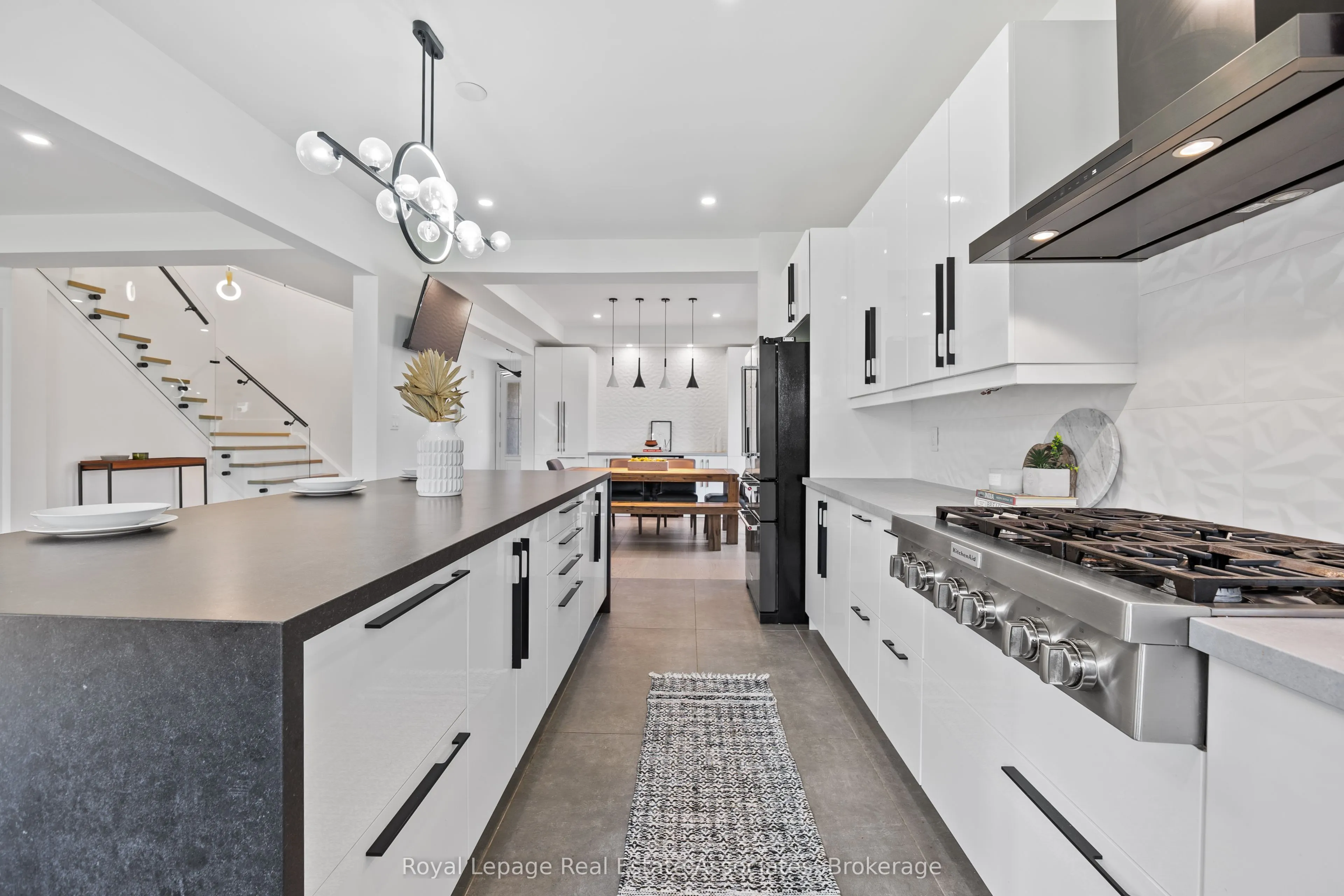 3601 Carolinia Court