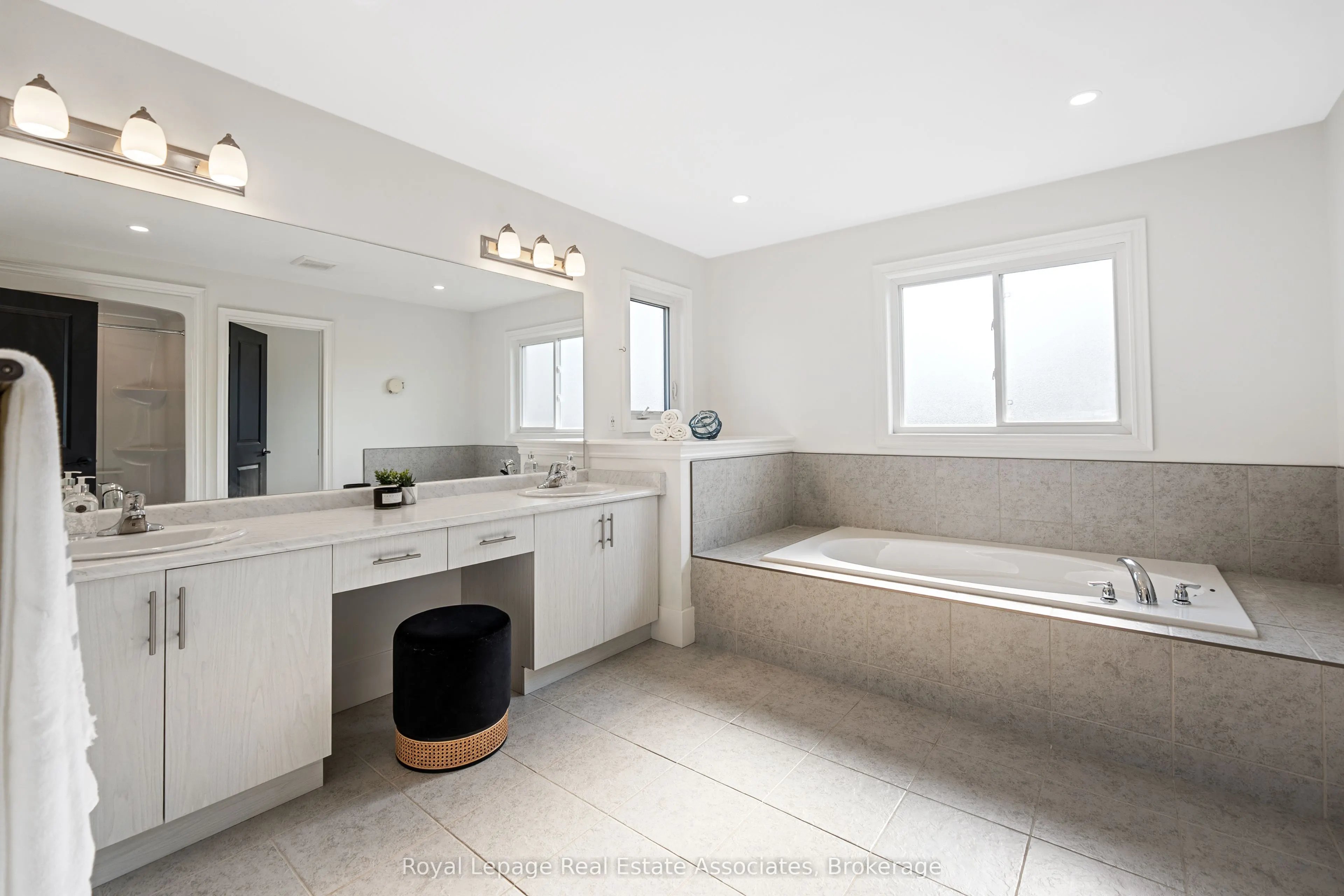 3601 Carolinia Court