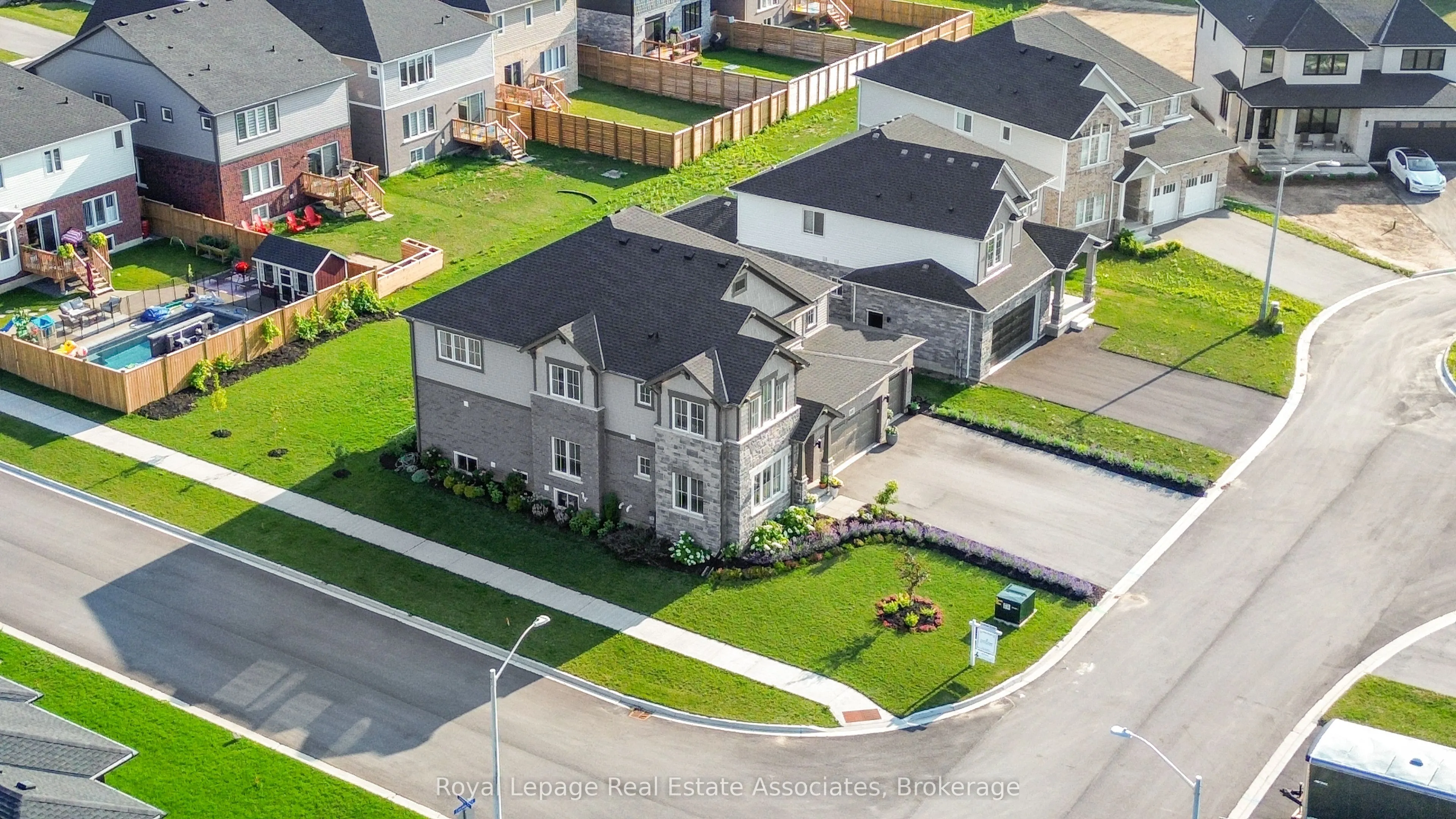 3601 Carolinia Court