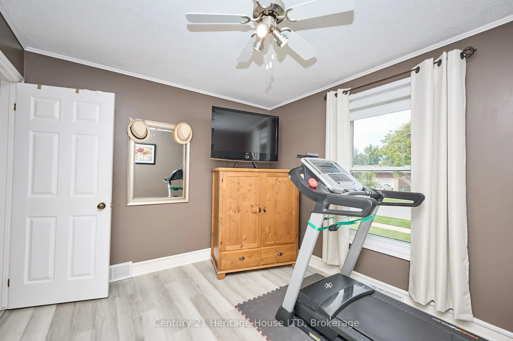 48 Loyalist Drive