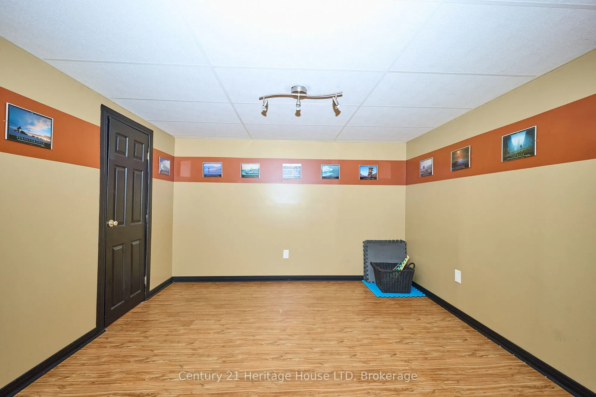 48 Loyalist Drive