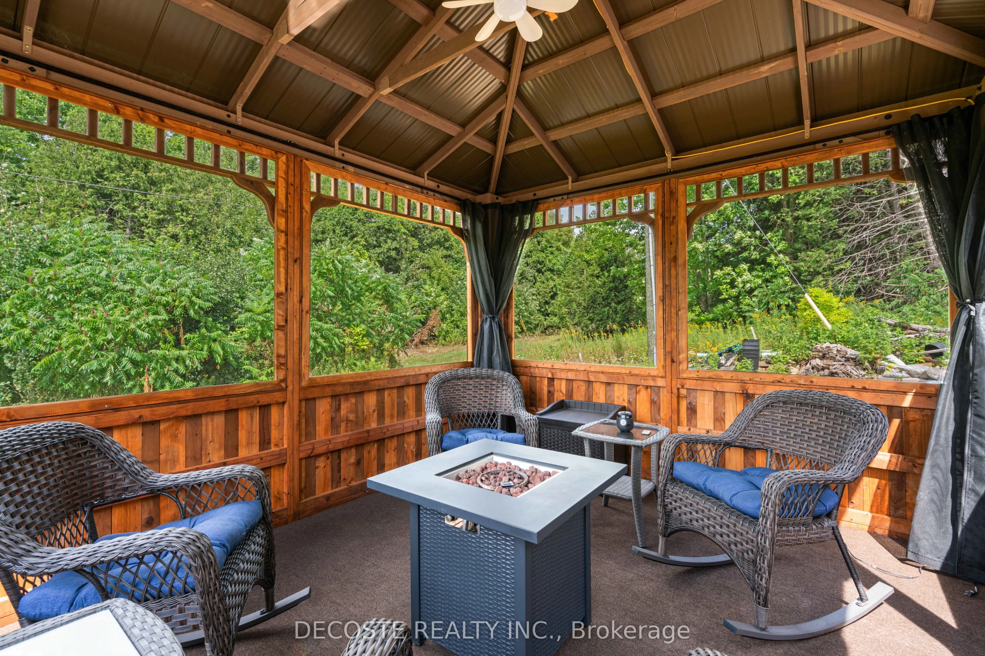 2729 Crows Nest Private Lane