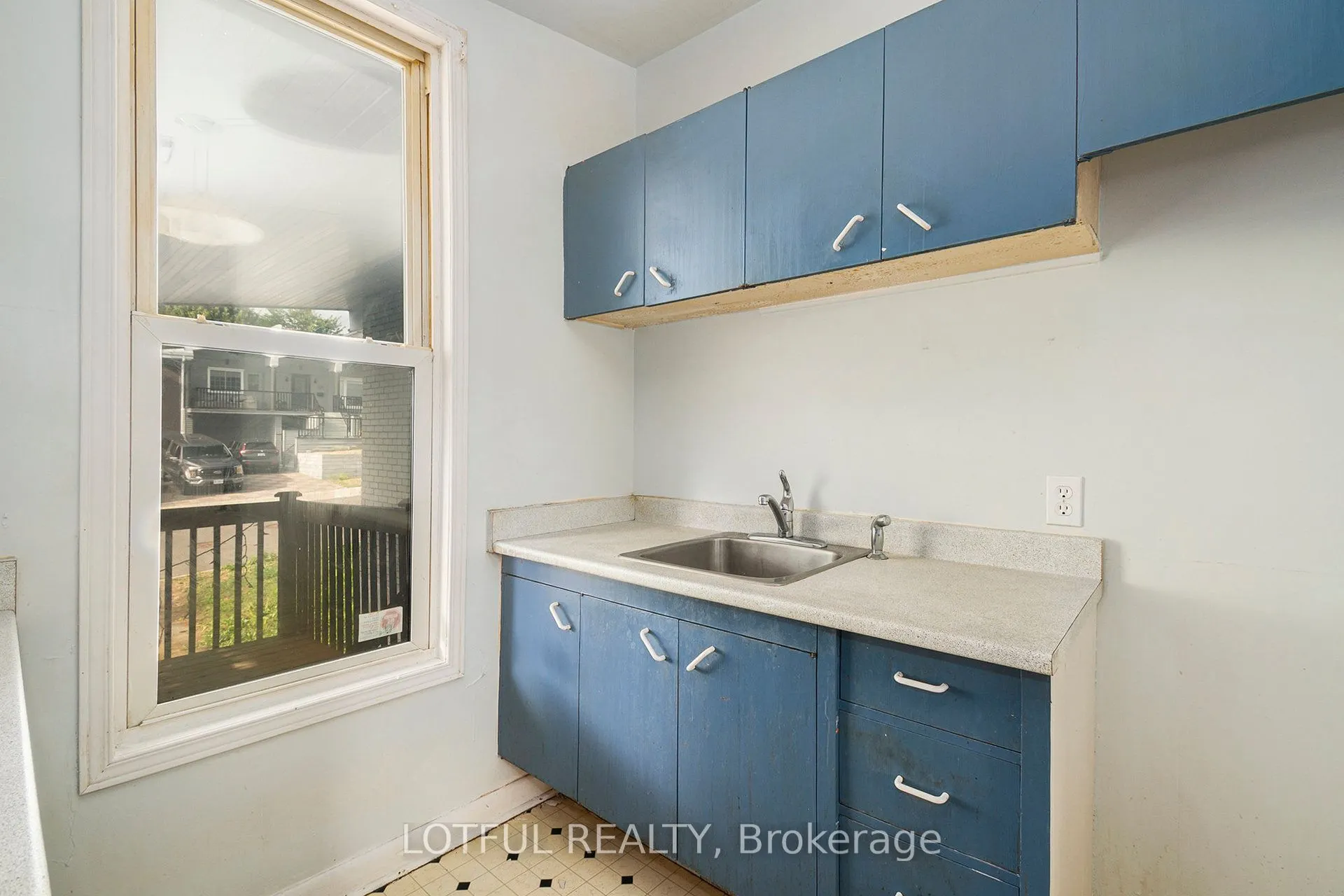 328 Perrier Avenue