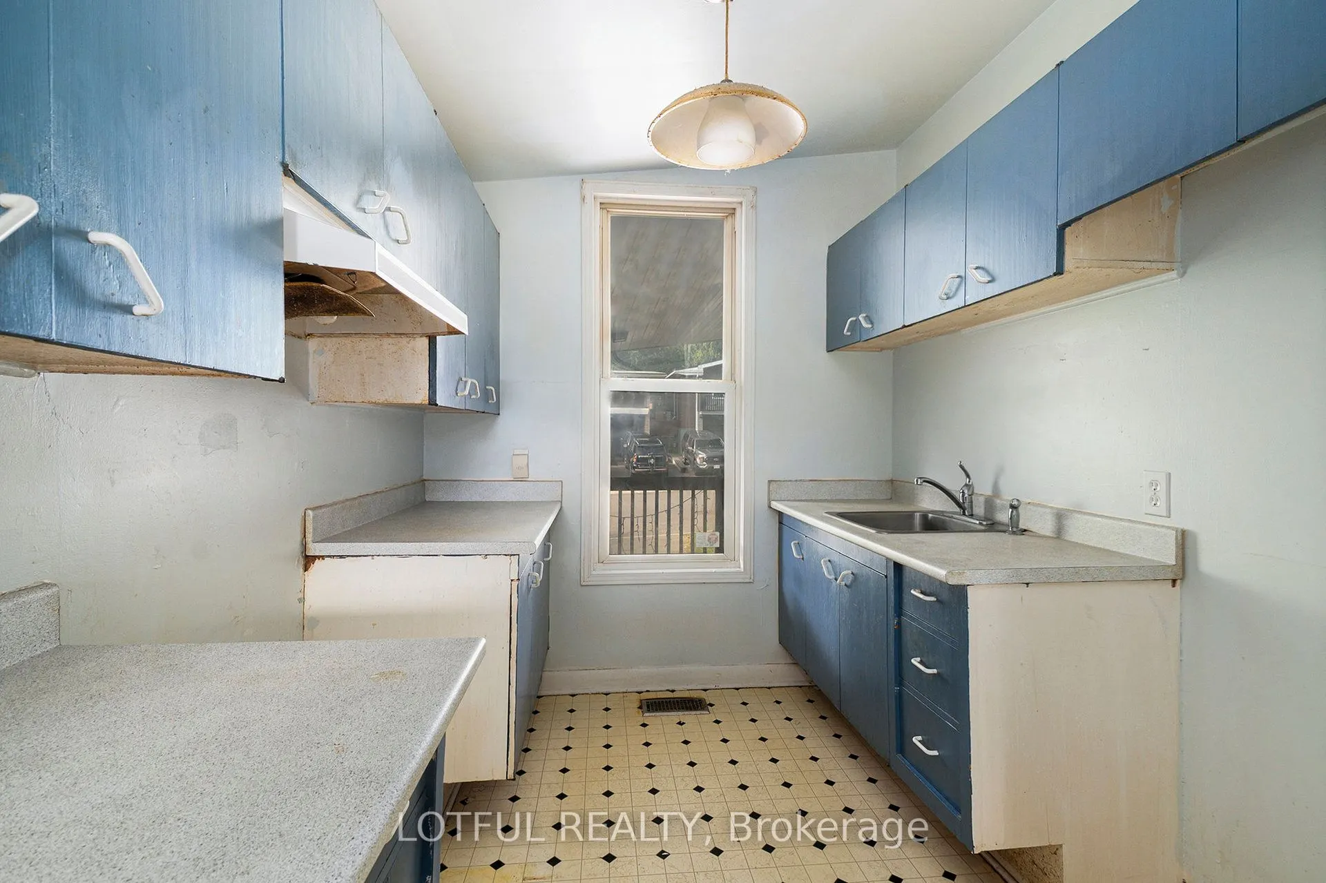 328 Perrier Avenue