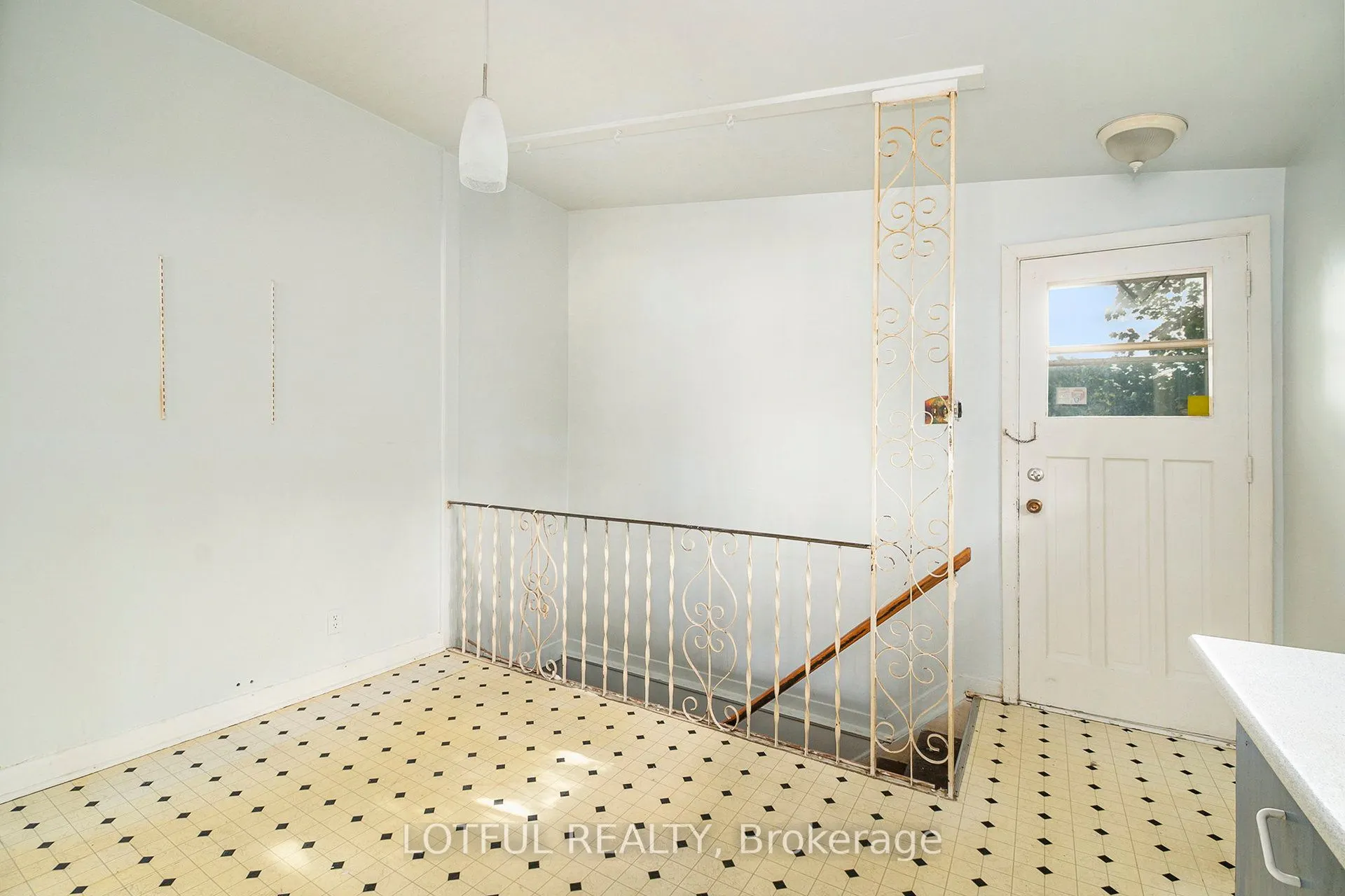 328 Perrier Avenue