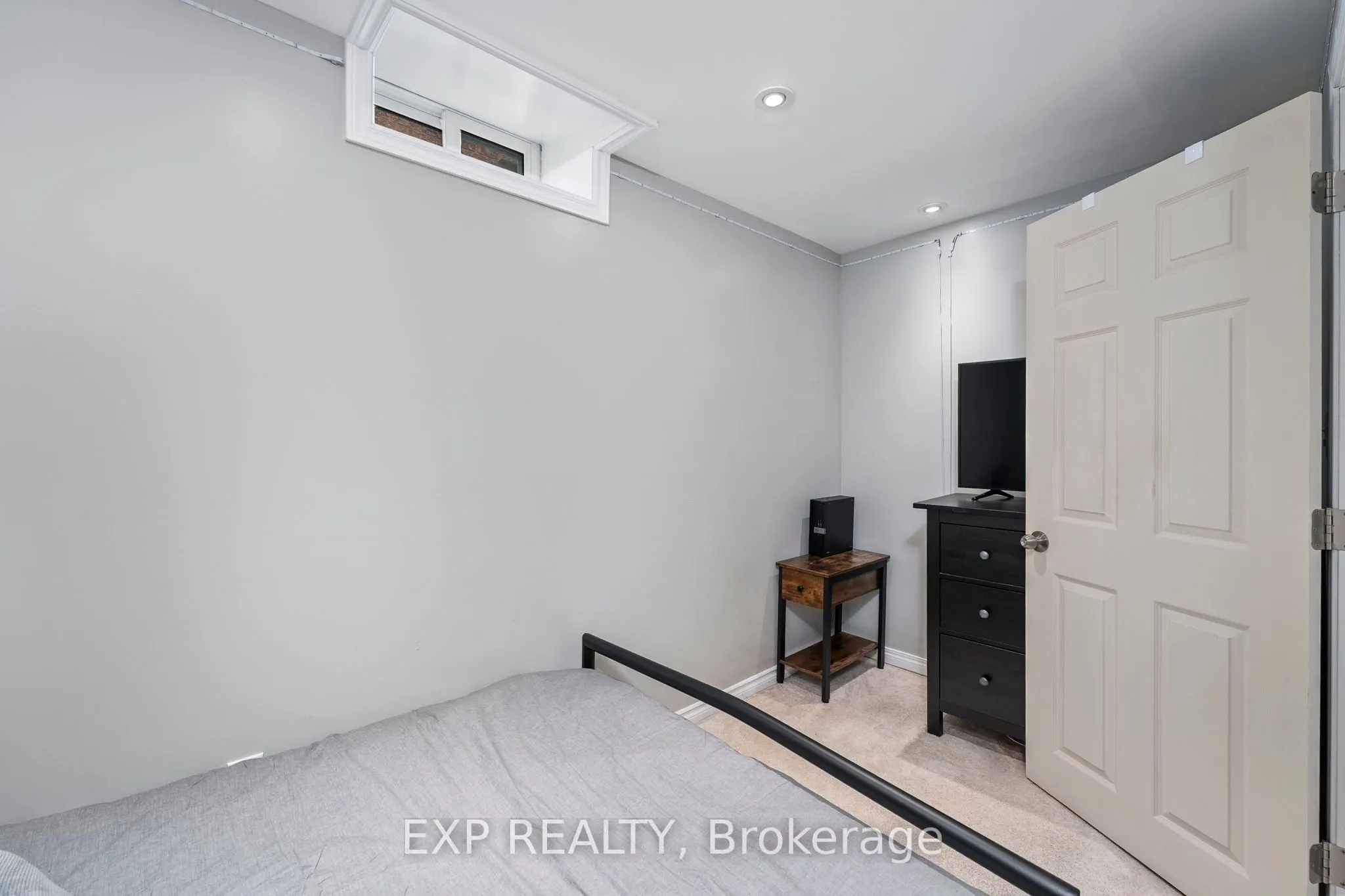 55 Fellowes Crescent