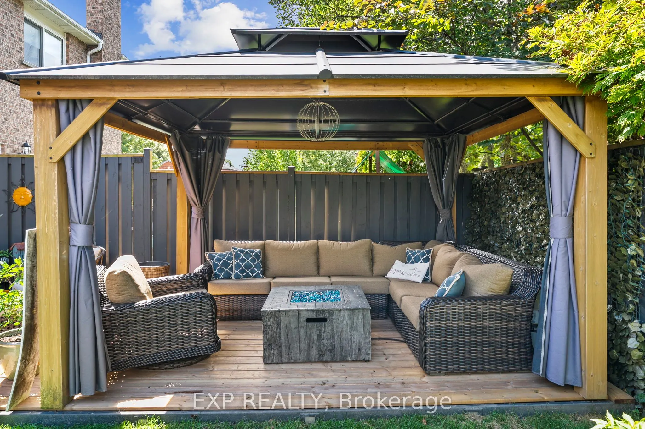 55 Fellowes Crescent
