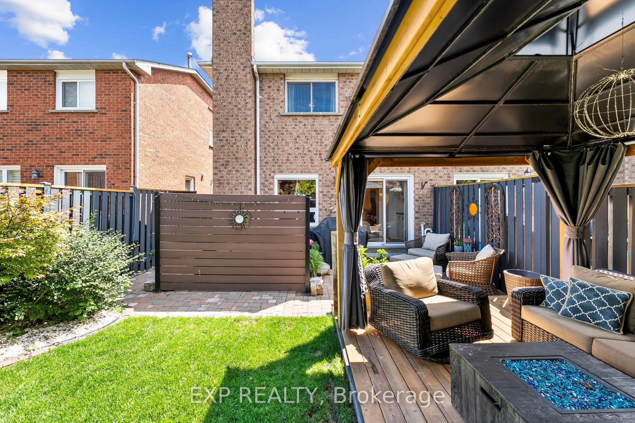 55 Fellowes Crescent