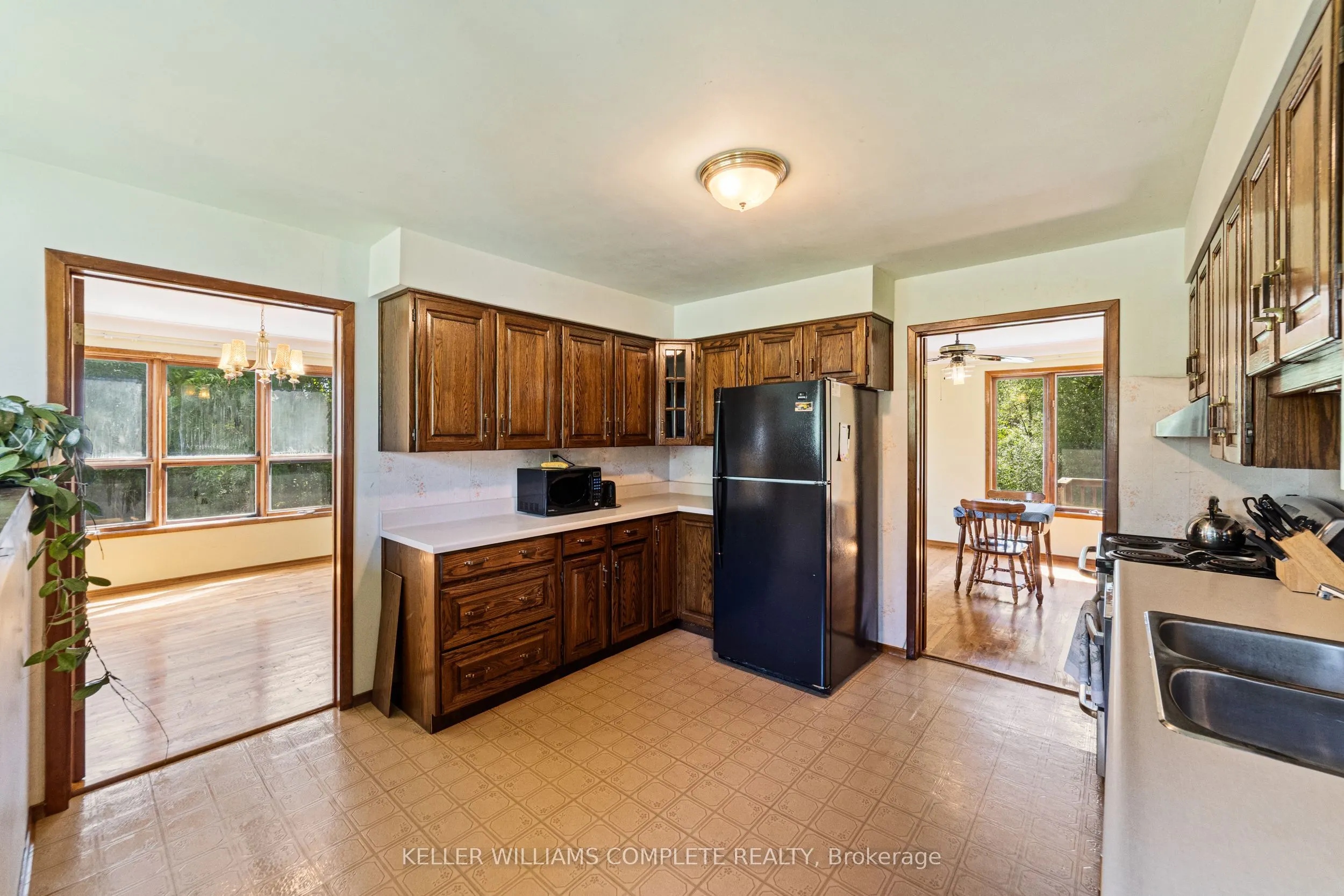 1744 6th Con Road W