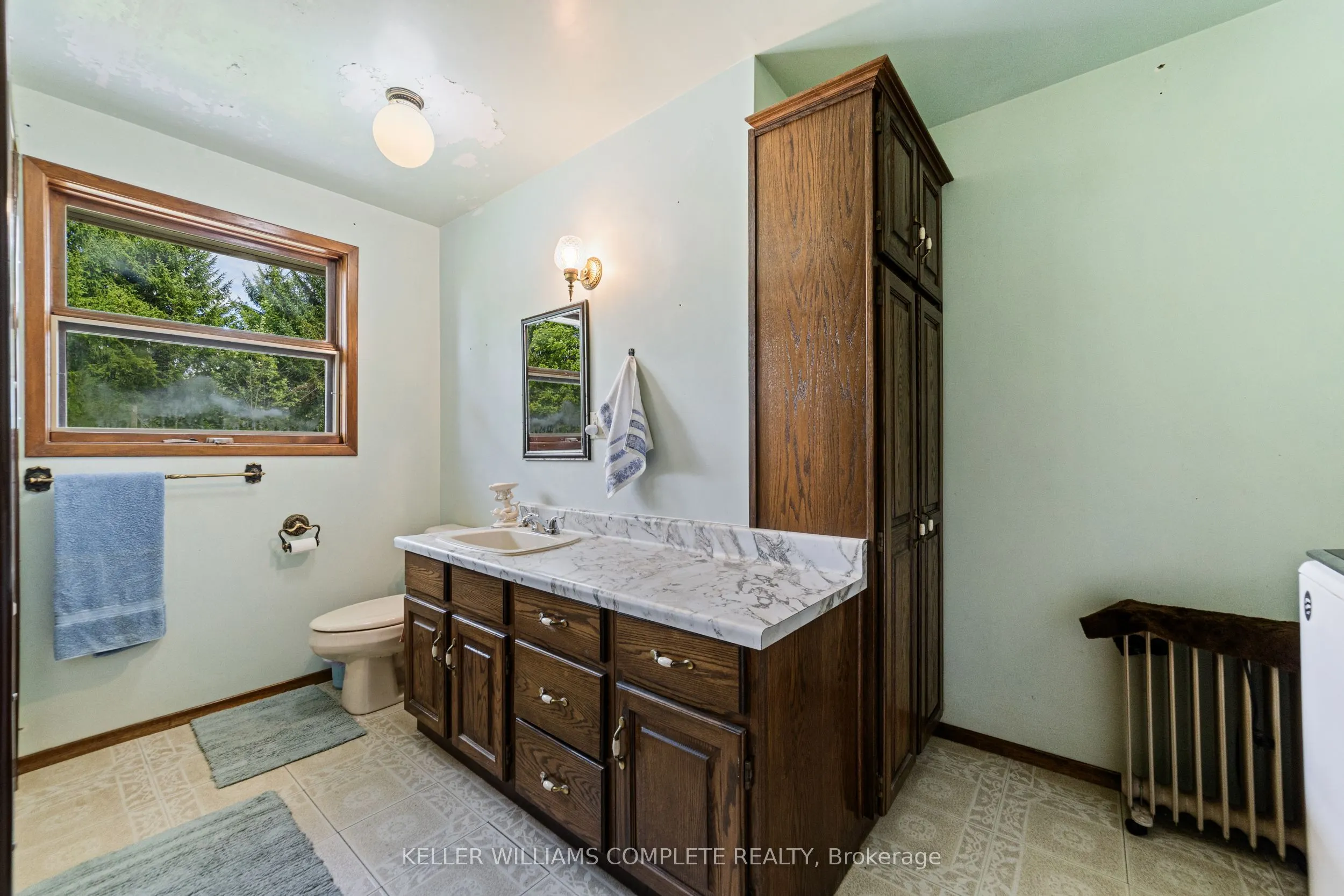 1744 6th Con Road W