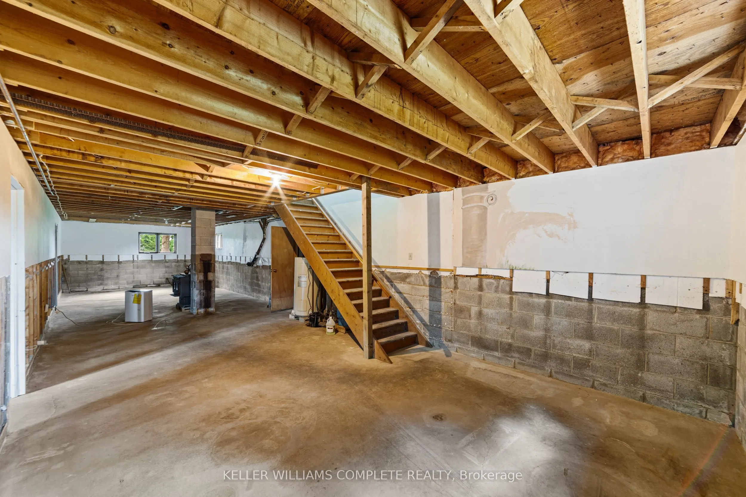 1744 6th Con Road W