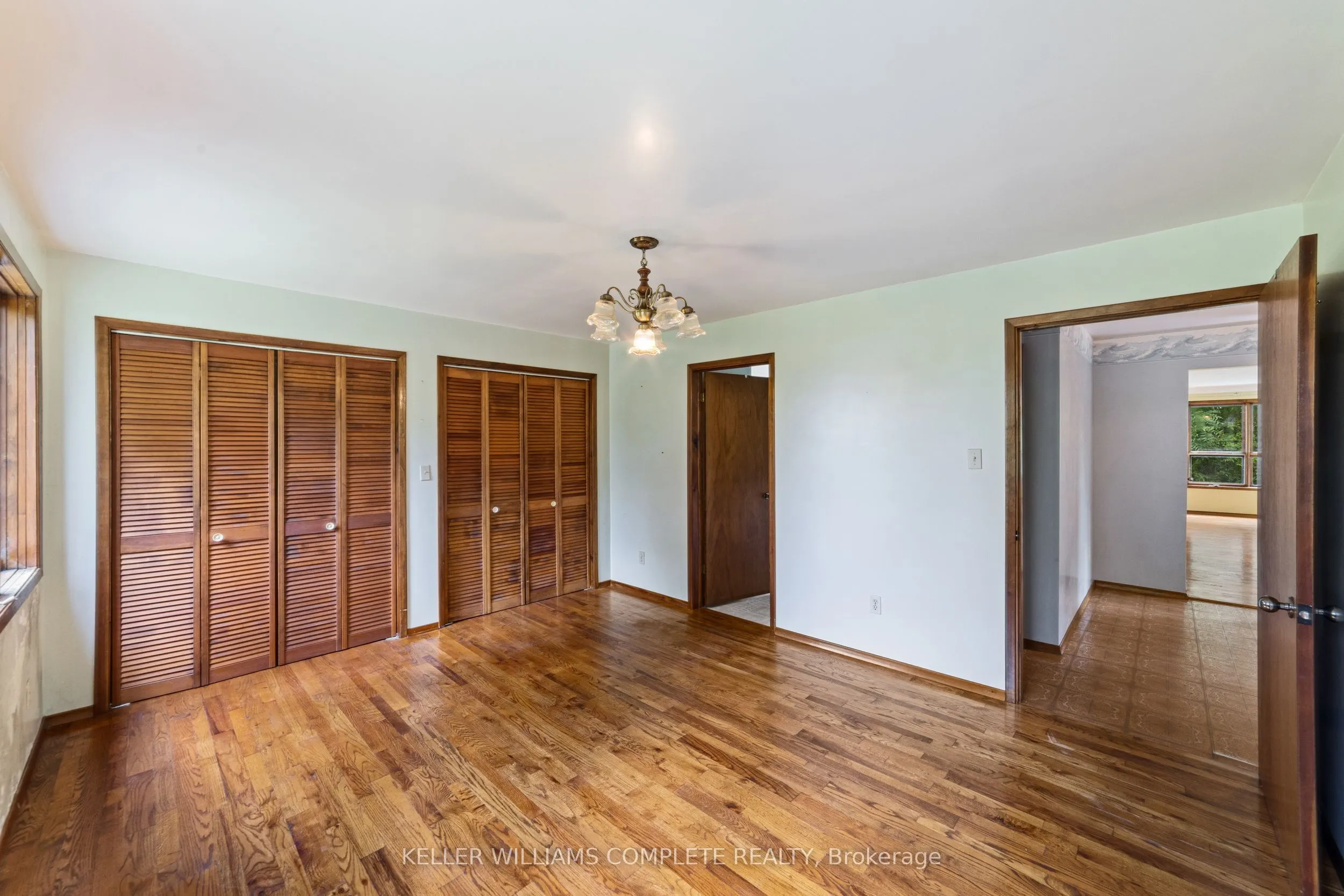 1744 6th Con Road W